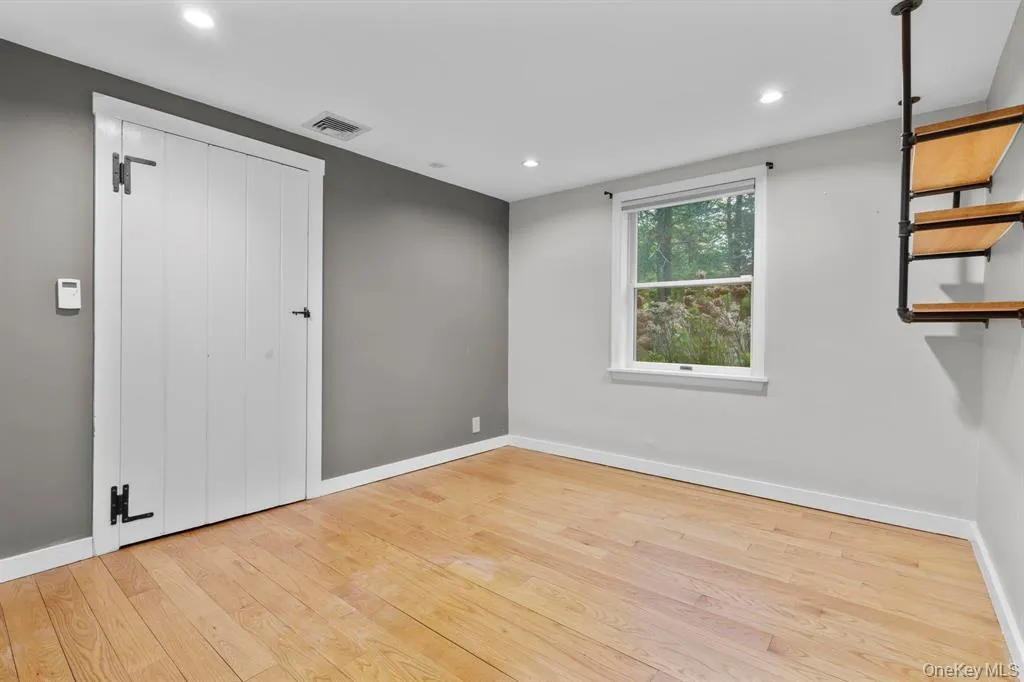 Bedroom (1) Bedroom (1)