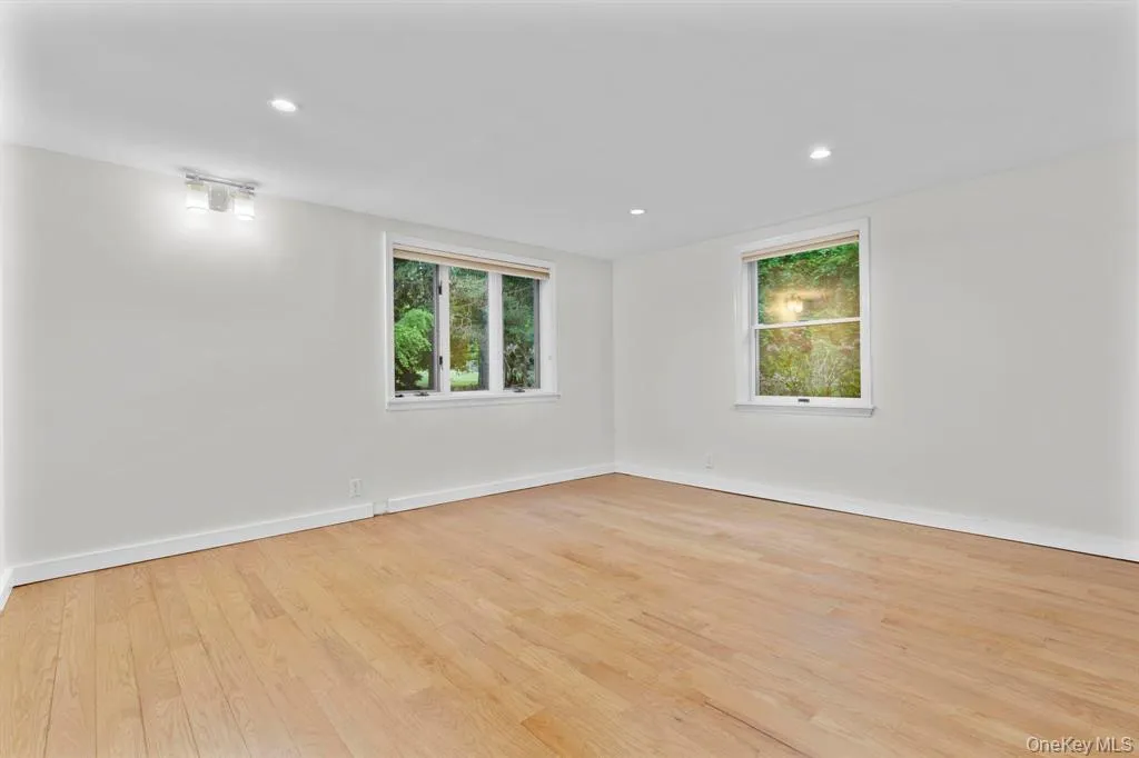 Bedroom (2) Bedroom (2)