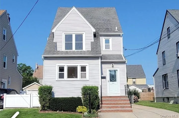 View of front facade with a shingled roof View of front facade with a shingled roof