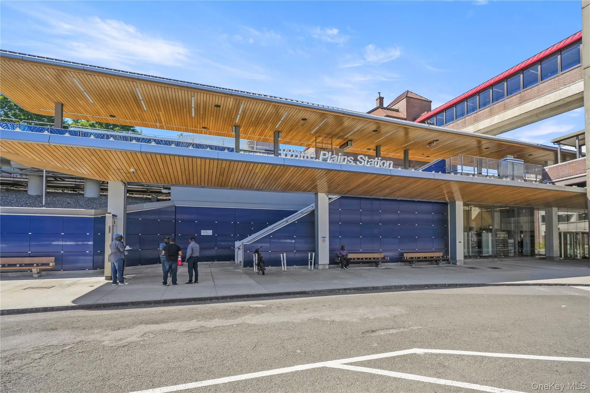 Moments away from White Plains renovated train station. Moments away from White Plains renovated train station.