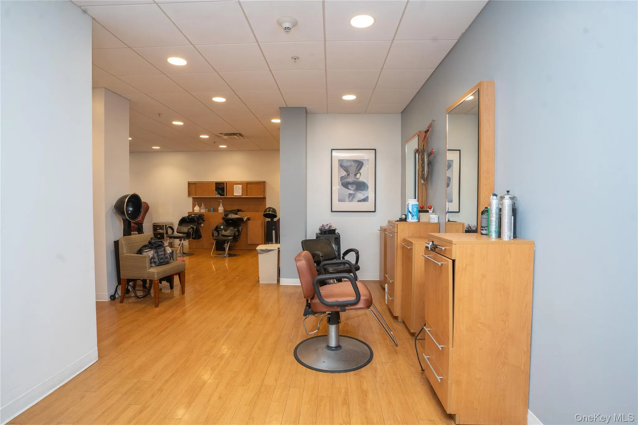 Beauty Salon - very convenient! (hair and nails too!) Beauty Salon - very convenient! (hair and nails too!)