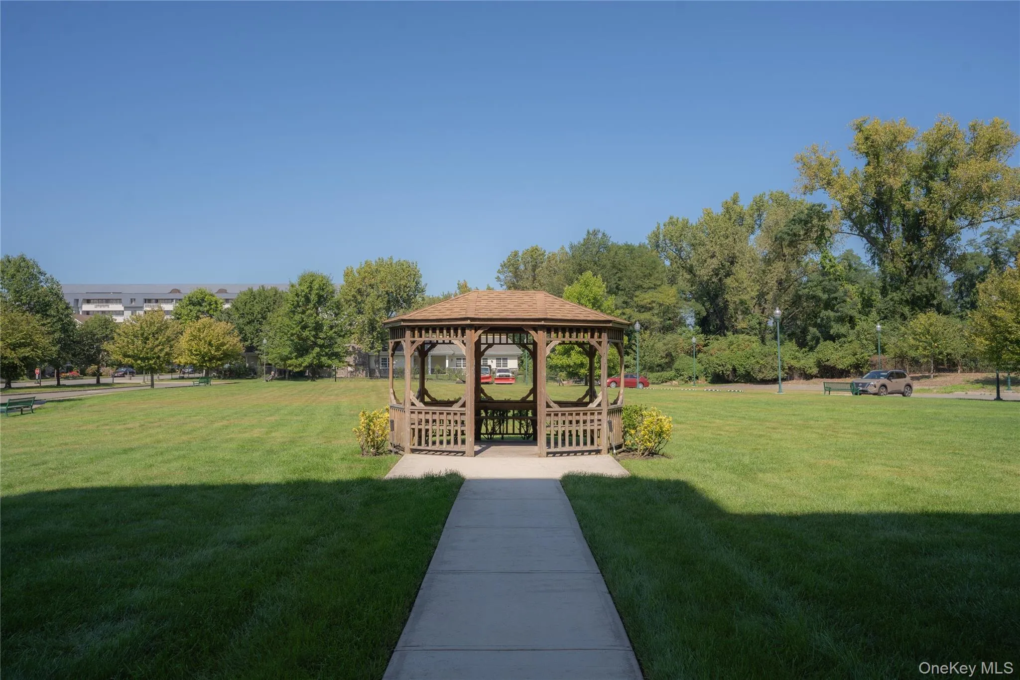A darling Gazebo, a nice place to sit in the shade and chat. A darling Gazebo, a nice place to sit in the shade and chat.