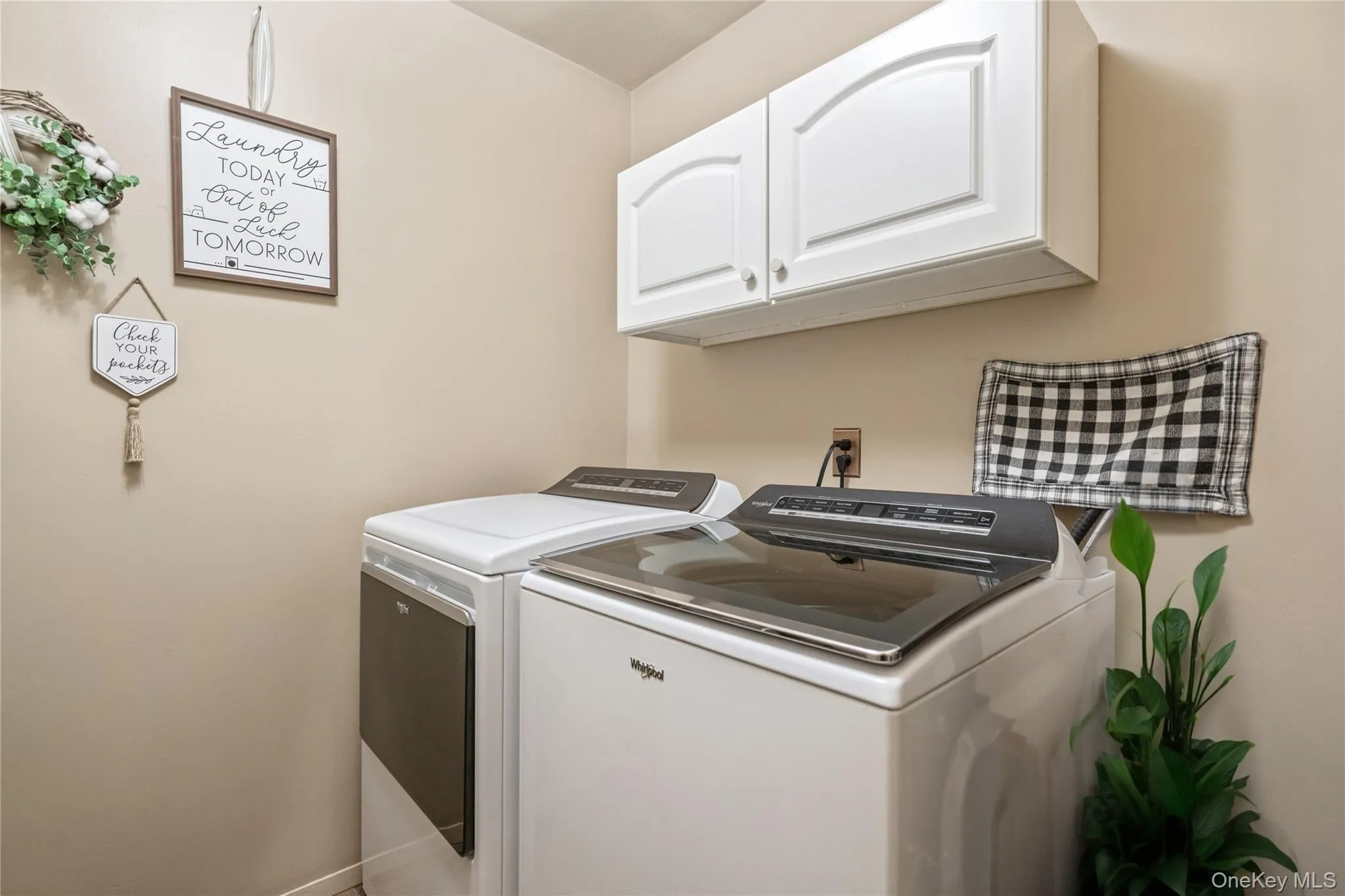 27 Evelyn Court, Brookhaven, NY, 6 Bedrooms Bedrooms, 10 Rooms Rooms,3 BathroomsBathrooms,Residential Sale,For Rent,Evelyn,0,914851 27 Evelyn Court, Brookhaven, NY, 6 Bedrooms Bedrooms, 10 Rooms Rooms,3 BathroomsBathrooms,Residential Sale,For Rent,Evelyn,0,914851