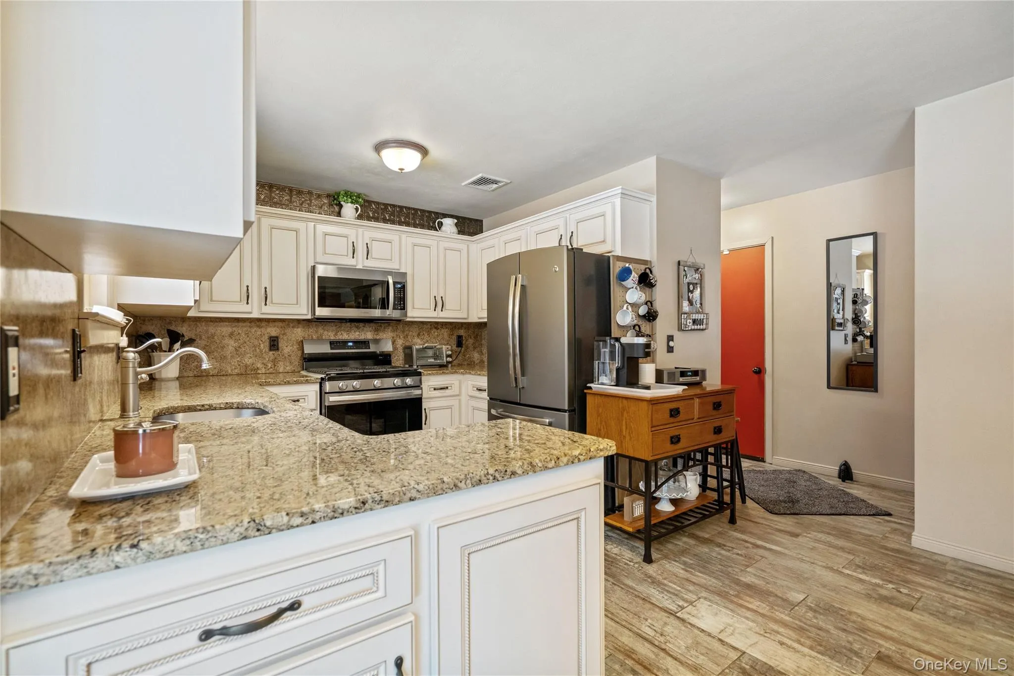 27 Evelyn Court, Brookhaven, NY, 6 Bedrooms Bedrooms, 10 Rooms Rooms,3 BathroomsBathrooms,Residential Sale,For Rent,Evelyn,0,914851 27 Evelyn Court, Brookhaven, NY, 6 Bedrooms Bedrooms, 10 Rooms Rooms,3 BathroomsBathrooms,Residential Sale,For Rent,Evelyn,0,914851