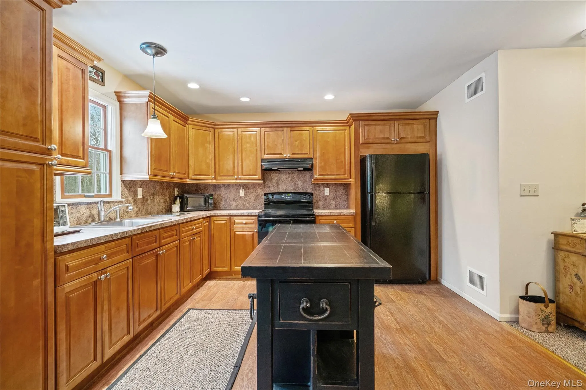 27 Evelyn Court, Brookhaven, NY, 6 Bedrooms Bedrooms, 10 Rooms Rooms,3 BathroomsBathrooms,Residential Sale,For Rent,Evelyn,0,914851 27 Evelyn Court, Brookhaven, NY, 6 Bedrooms Bedrooms, 10 Rooms Rooms,3 BathroomsBathrooms,Residential Sale,For Rent,Evelyn,0,914851