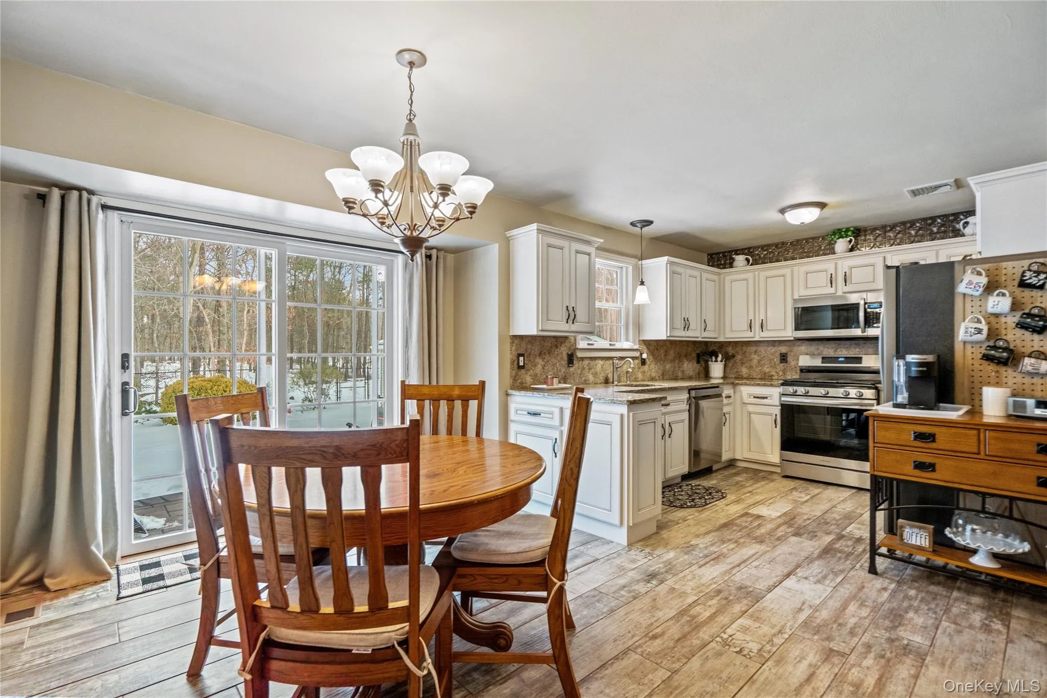 27 Evelyn Court, Brookhaven, NY, 6 Bedrooms Bedrooms, 10 Rooms Rooms,3 BathroomsBathrooms,Residential Sale,For Rent,Evelyn,0,914851 27 Evelyn Court, Brookhaven, NY, 6 Bedrooms Bedrooms, 10 Rooms Rooms,3 BathroomsBathrooms,Residential Sale,For Rent,Evelyn,0,914851