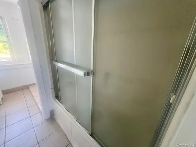 Full Hall Bath Full Hall Bath