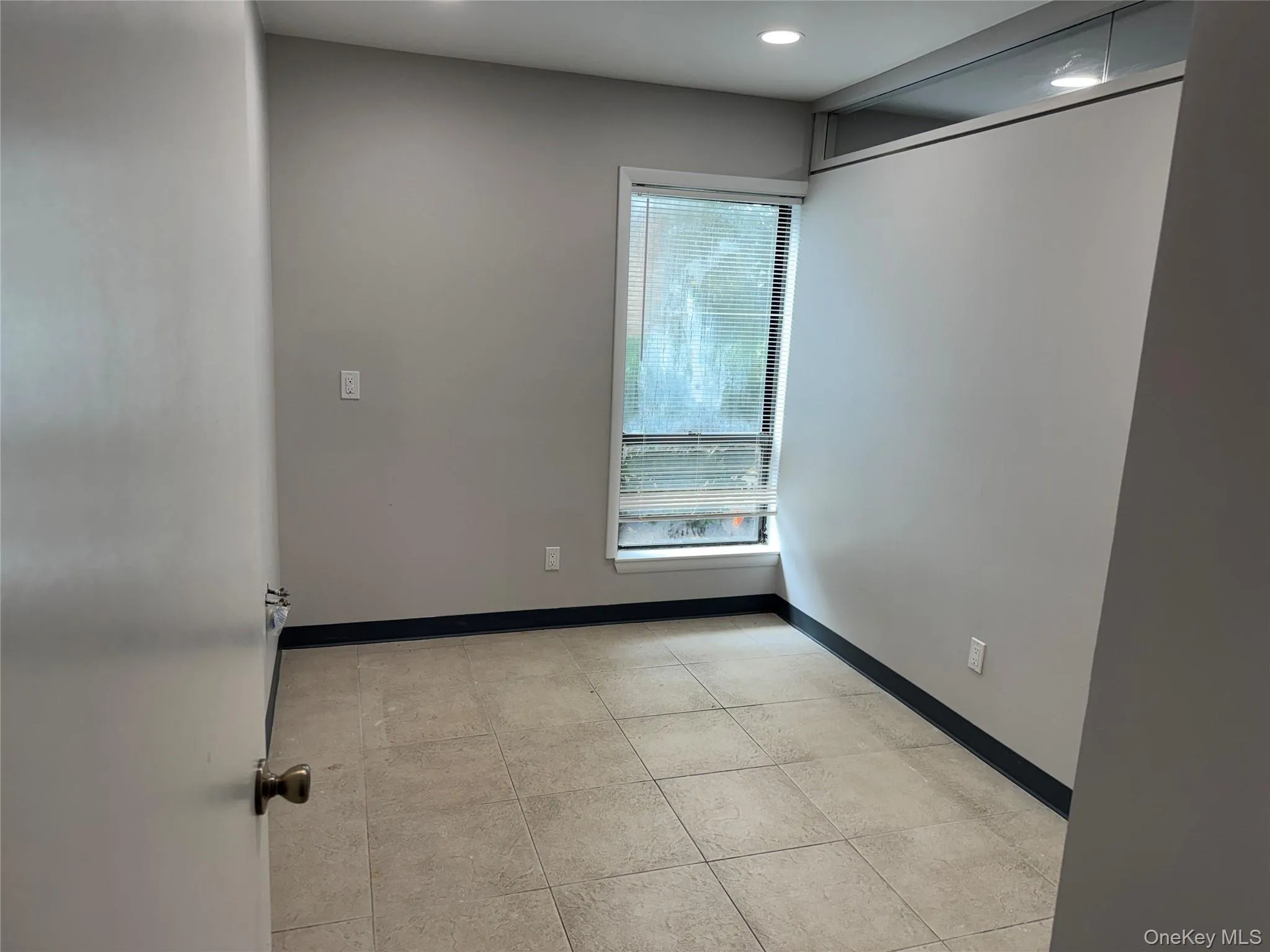 Unfurnished room featuring light tile patterned flooring and recessed lighting Unfurnished room featuring light tile patterned flooring and recessed lighting
