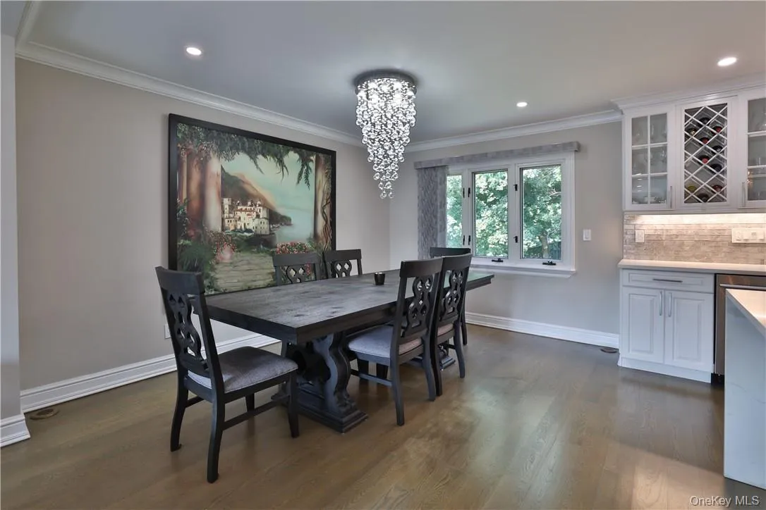Large Dining/room Large Dining/room