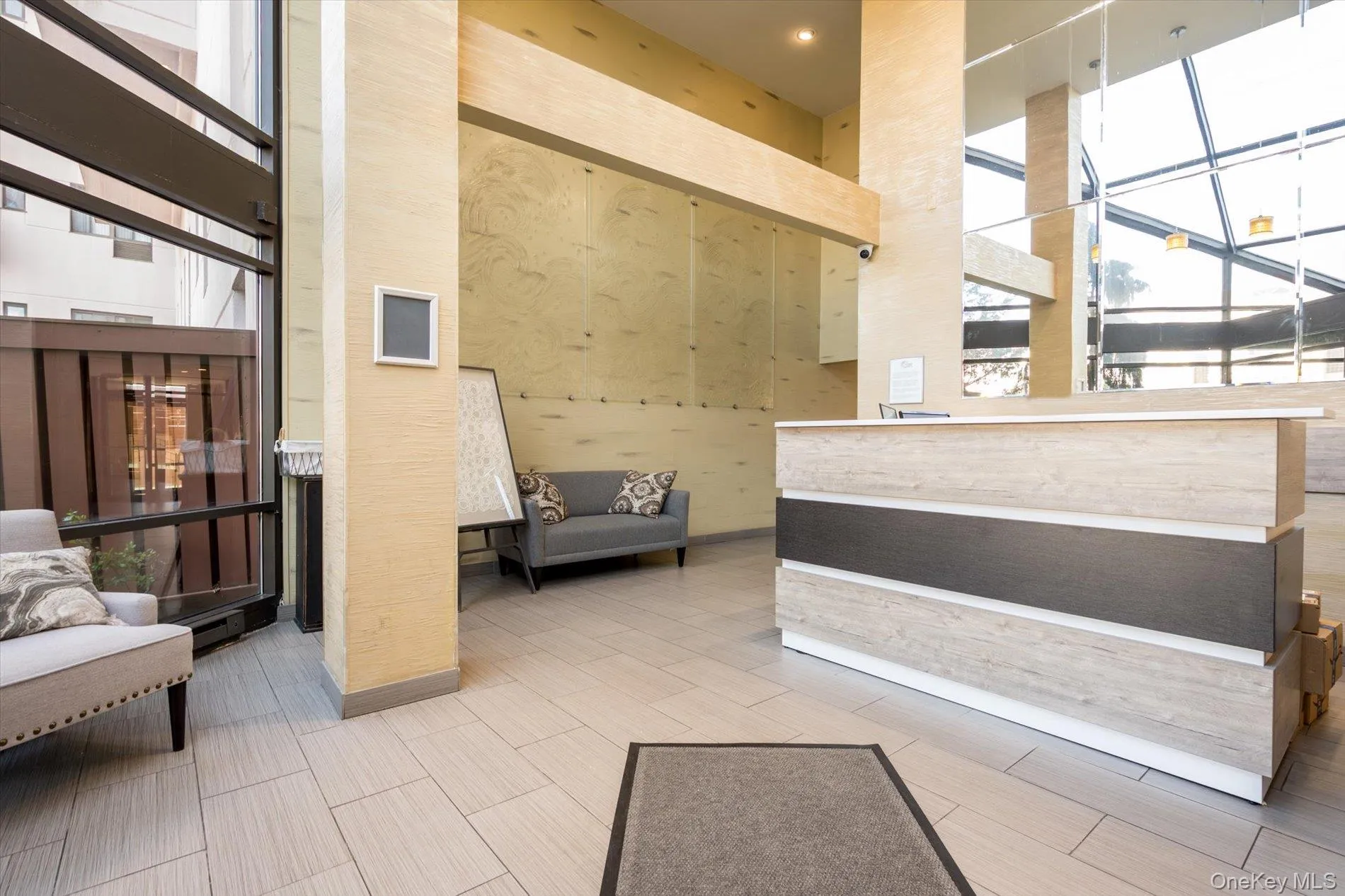 Reception area with a high ceiling Reception area with a high ceiling