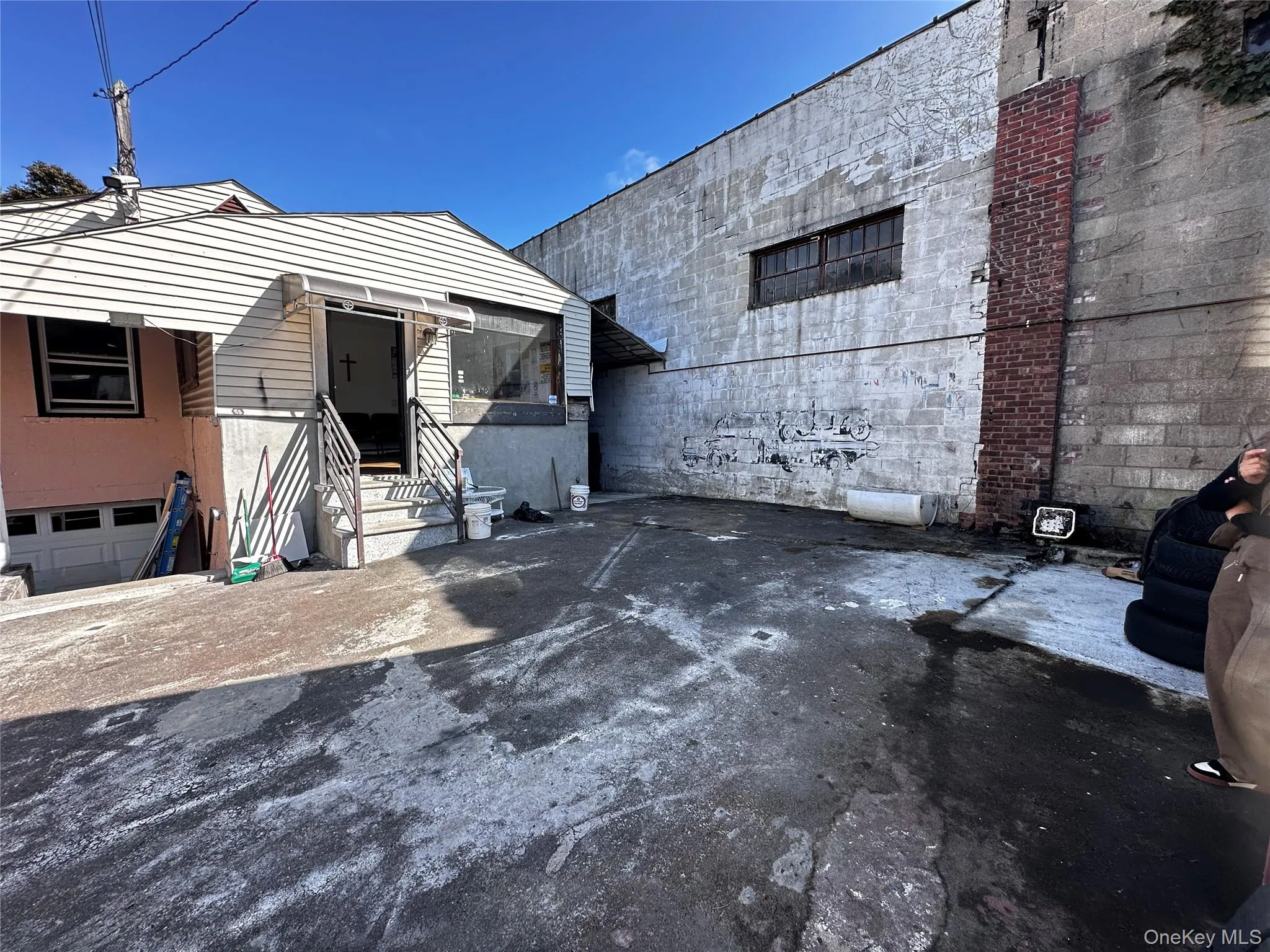 View of front of property View of front of property