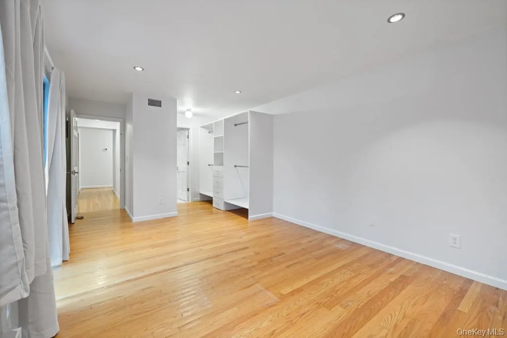 Primary bedroom with en suite and walk-in closet Primary bedroom with en suite and walk-in closet