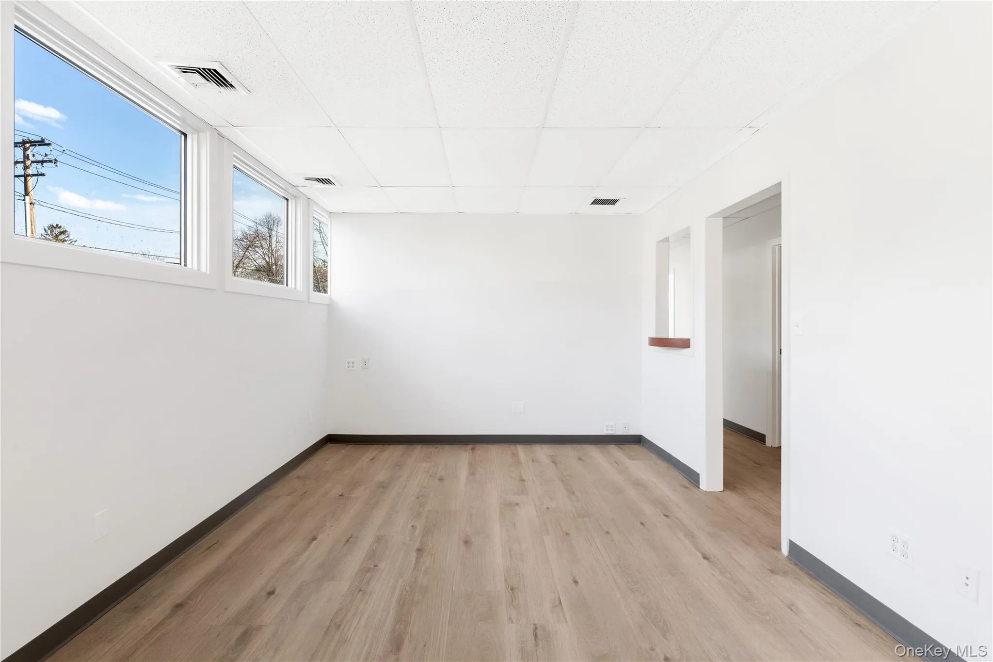 Large Secretarial Area That Can Be Divided into 2 Rooms Large Secretarial Area That Can Be Divided into 2 Rooms