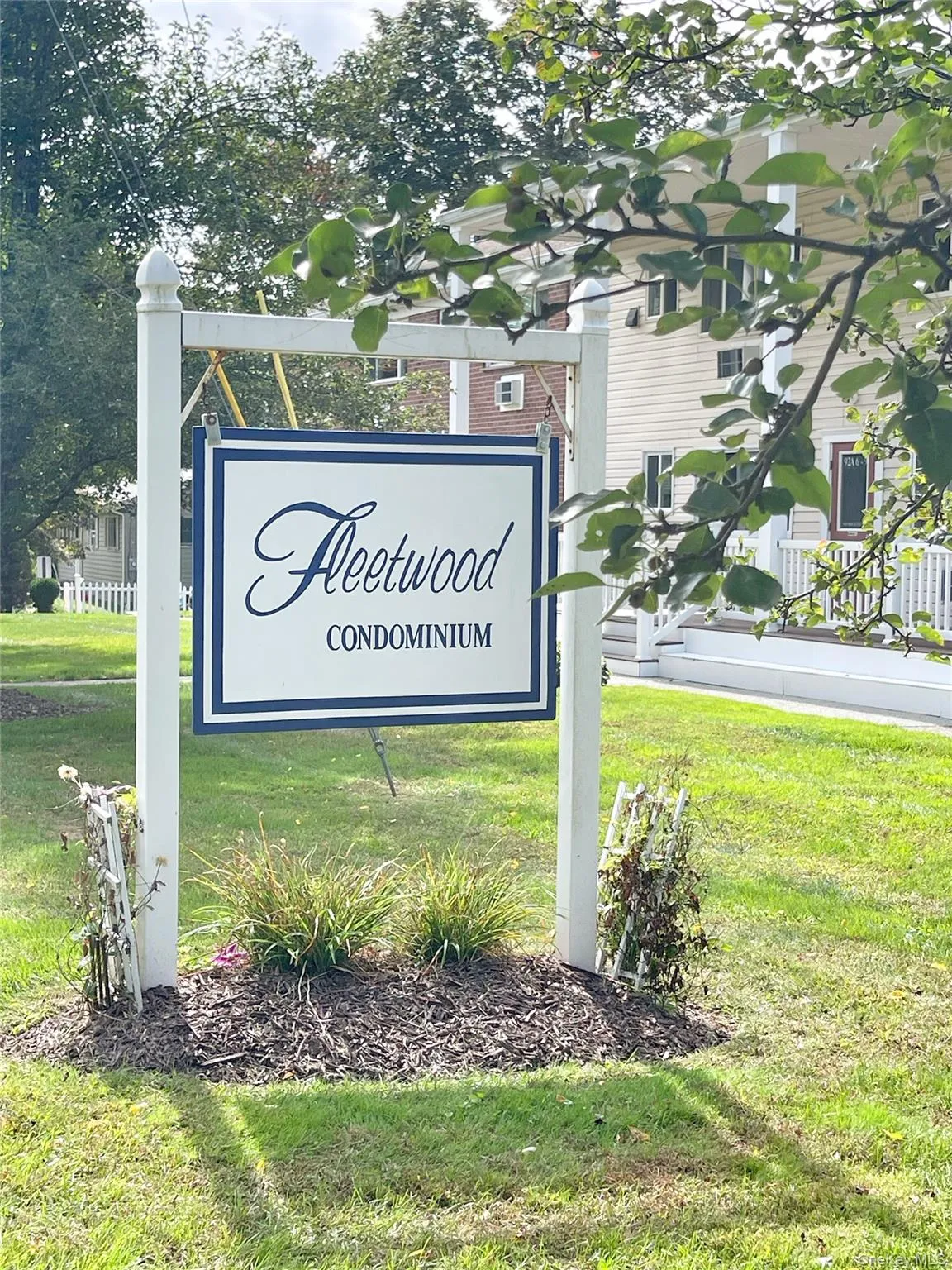 Community / neighborhood sign with a lawn Community / neighborhood sign with a lawn