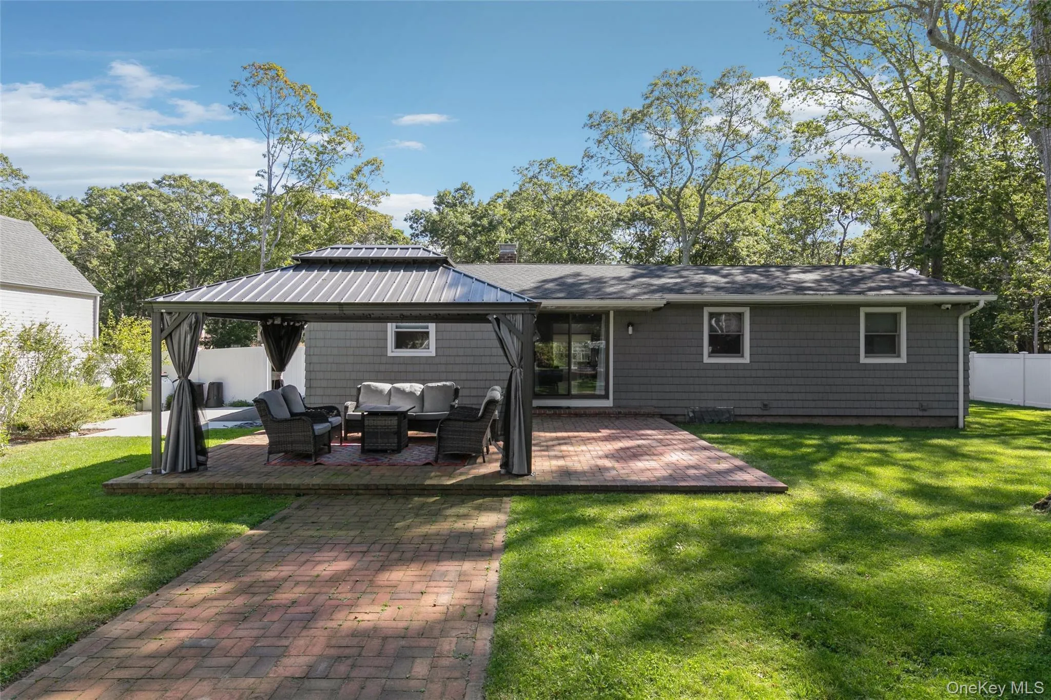 10 Rutland Road, East Hampton, NY, 3 Bedrooms Bedrooms, 7 Rooms Rooms,2 BathroomsBathrooms,Residential,For Rent,Rutland,0,916476 10 Rutland Road, East Hampton, NY, 3 Bedrooms Bedrooms, 7 Rooms Rooms,2 BathroomsBathrooms,Residential,For Rent,Rutland,0,916476