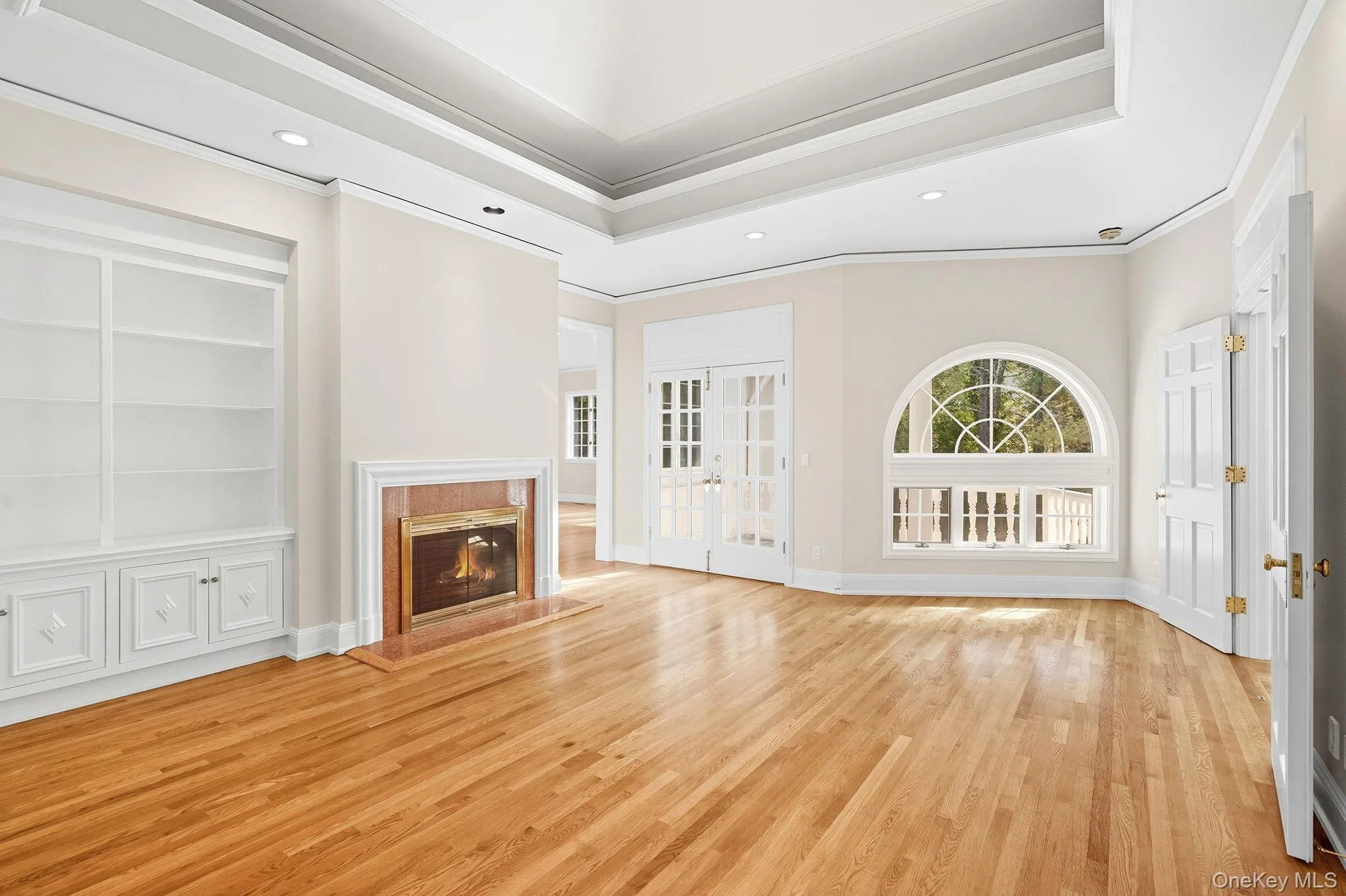 Spacious primary bedroom 15 foot high sitting room with a wood burning fireplace and a private balcony Spacious primary bedroom 15 foot high sitting room with a wood burning fireplace and a private balcony