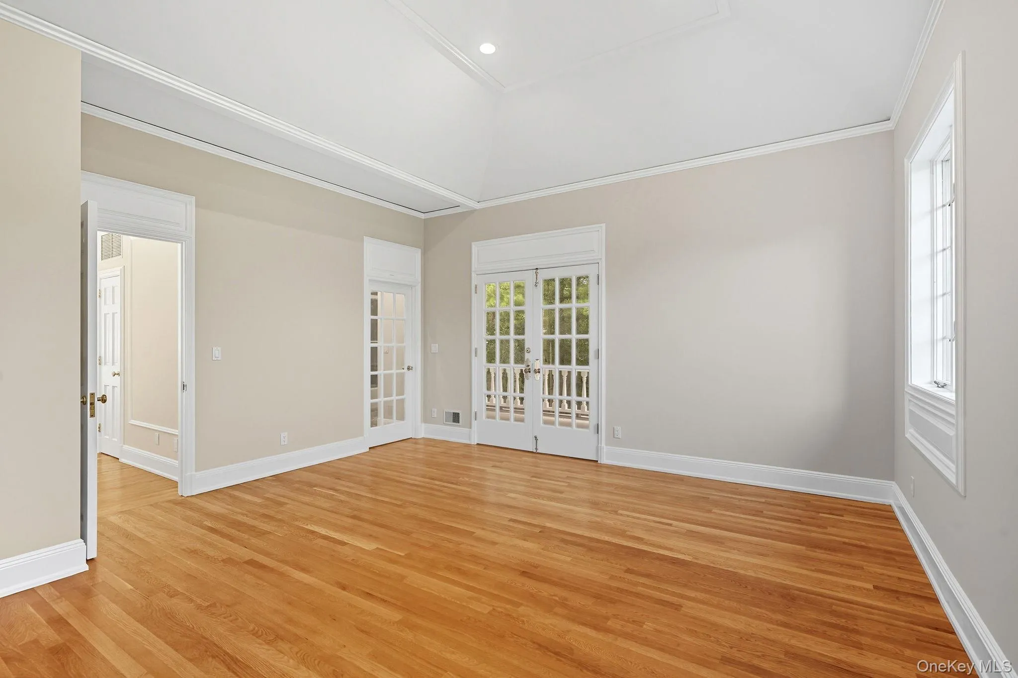 Ensuite secondary bedroom with private balcony Ensuite secondary bedroom with private balcony