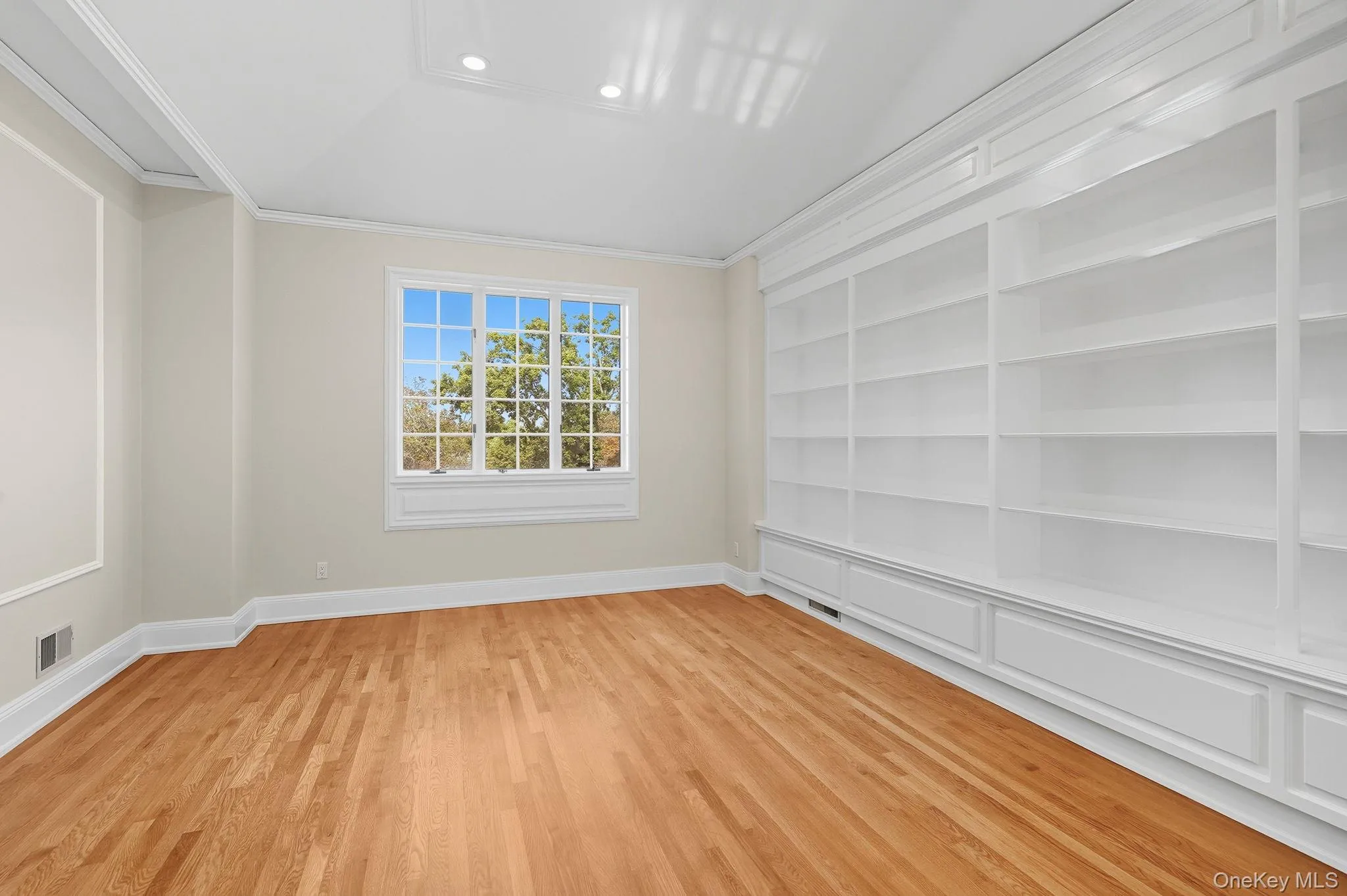 Versatile 11 foot high library (which can be used as a sixth bedroom, office or upstairs family room) Versatile 11 foot high library (which can be used as a sixth bedroom, office or upstairs family room)
