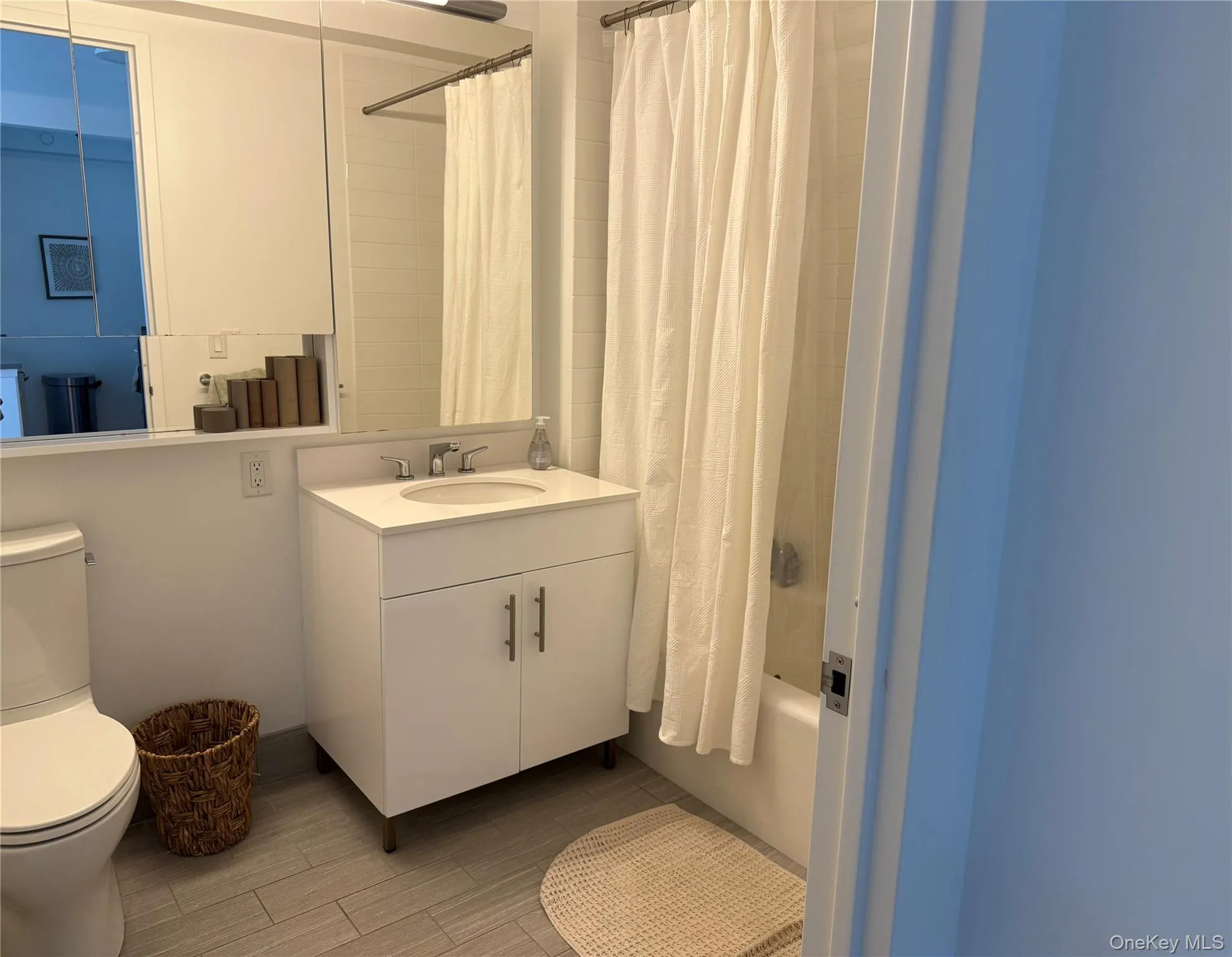 Second Bathroom featuring shower / bath and vanity Second Bathroom featuring shower / bath and vanity