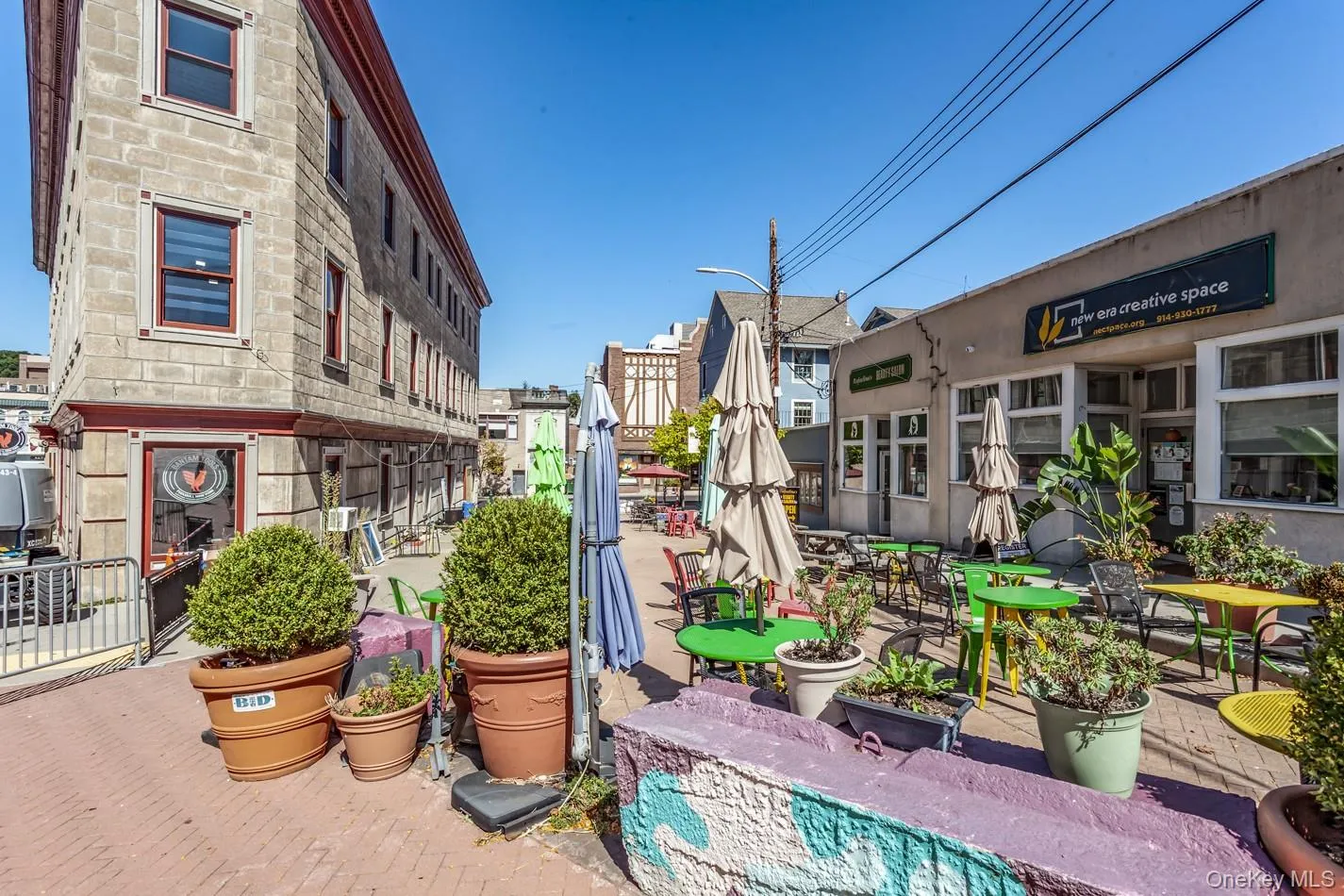 Public outdoor seating on adjacent cross street. Public outdoor seating on adjacent cross street.