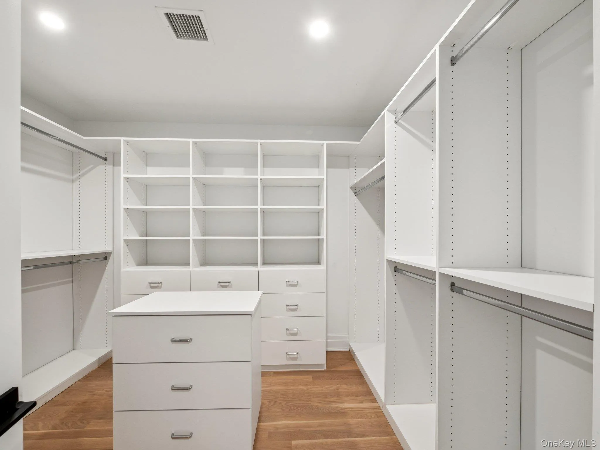 2 Arthur Place, Oyster Bay, NY, 4 Bedrooms Bedrooms, 9 Rooms Rooms,3 BathroomsBathrooms,Residential Lease,Idx,Arthur,0,916738 2 Arthur Place, Oyster Bay, NY, 4 Bedrooms Bedrooms, 9 Rooms Rooms,3 BathroomsBathrooms,Residential Lease,Idx,Arthur,0,916738