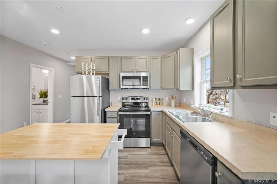 108 Kensico Avenue, White Plains, NY, 2 Bedrooms Bedrooms, 4 Rooms Rooms,1 BathroomBathrooms,Residential Lease,Idx,Kensico,916825 108 Kensico Avenue, White Plains, NY, 2 Bedrooms Bedrooms, 4 Rooms Rooms,1 BathroomBathrooms,Residential Lease,Idx,Kensico,916825