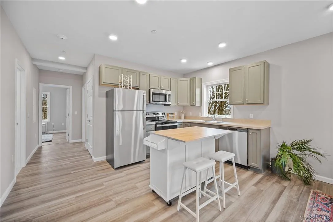 108 Kensico Avenue, White Plains, NY, 2 Bedrooms Bedrooms, 4 Rooms Rooms,1 BathroomBathrooms,Residential Lease,Idx,Kensico,916825 108 Kensico Avenue, White Plains, NY, 2 Bedrooms Bedrooms, 4 Rooms Rooms,1 BathroomBathrooms,Residential Lease,Idx,Kensico,916825
