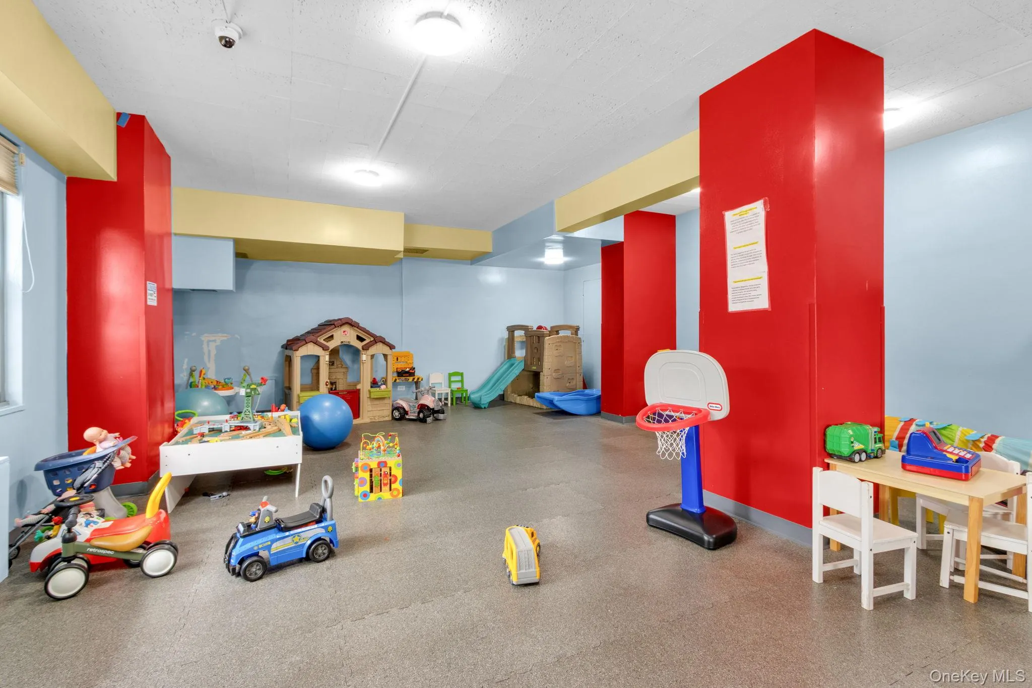 Rec room with baseboards Rec room with baseboards