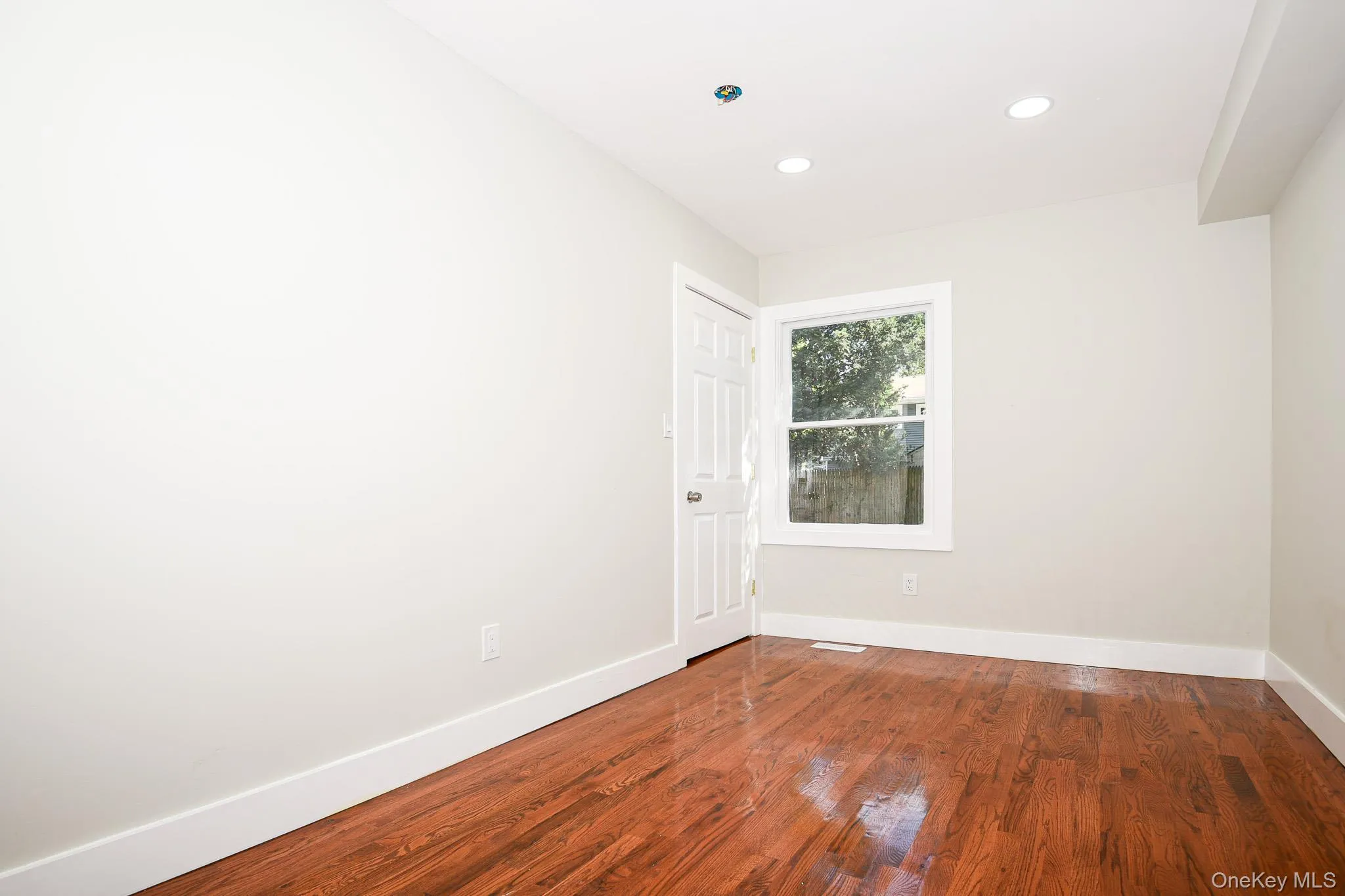 bedroom 2nd floo bedroom 2nd floo