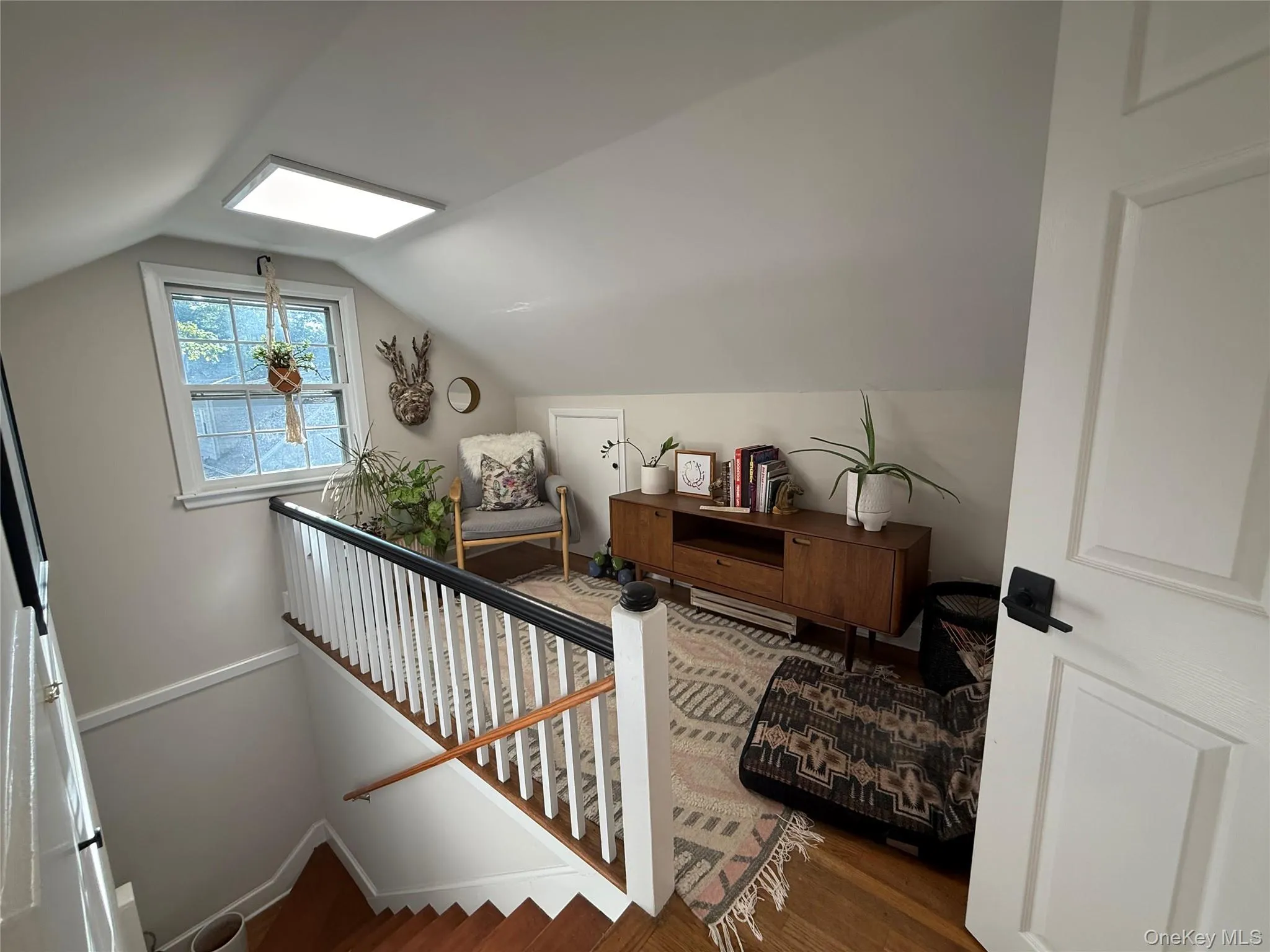 Loft Area perfect for Sitting Area/Book Nook Loft Area perfect for Sitting Area/Book Nook