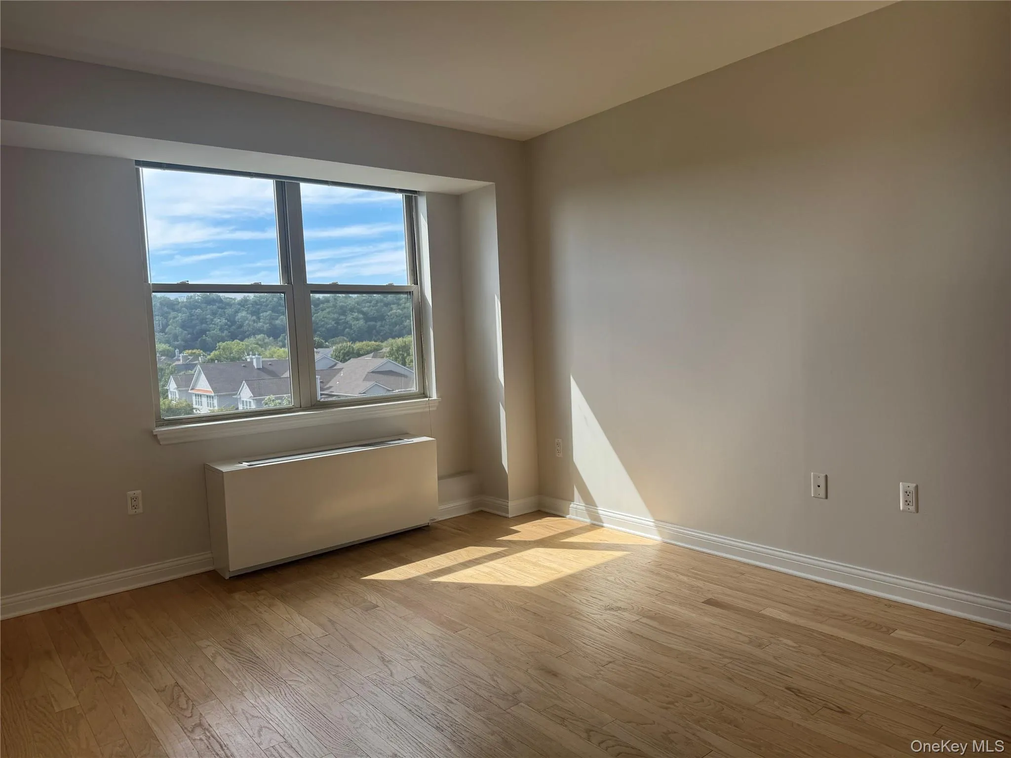 Beautiful views, walk-in closet and wood finished floors Beautiful views, walk-in closet and wood finished floors