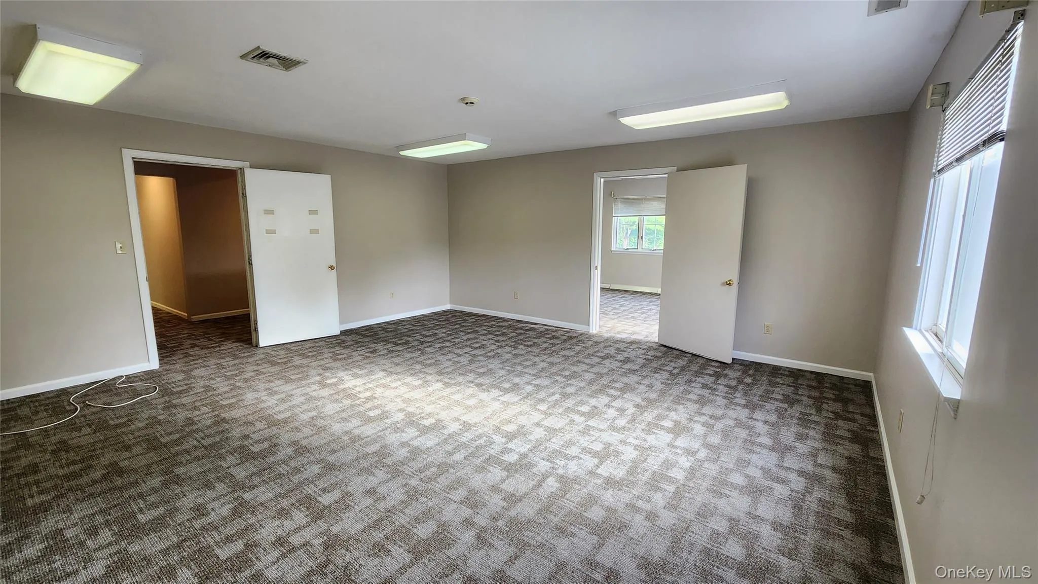 Back Office Left Side of Building - Approx. 17.75ft x 18.75ft Back Office Left Side of Building - Approx. 17.75ft x 18.75ft