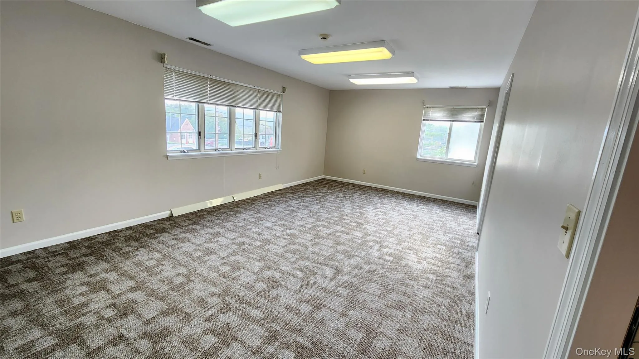 Front Office Left Side of Building - Approx. 25.5ft x 12.75ft Front Office Left Side of Building - Approx. 25.5ft x 12.75ft