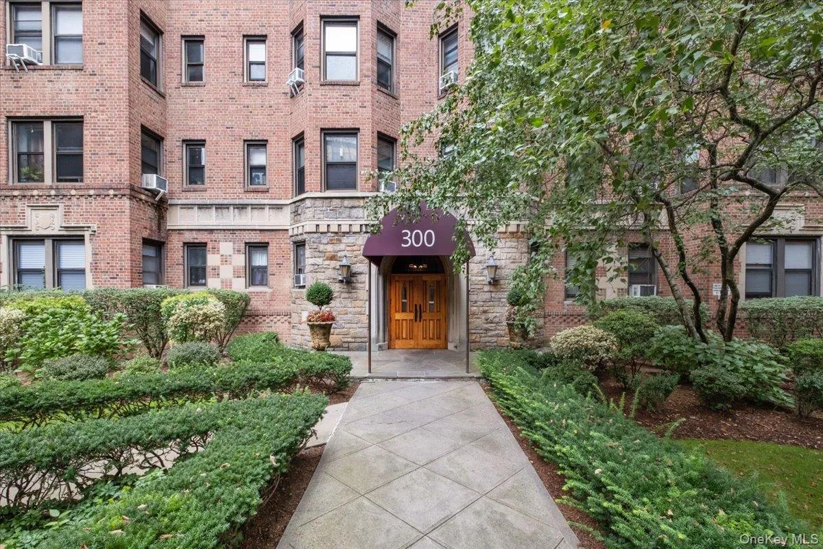 300 Main Street 300 Main Street