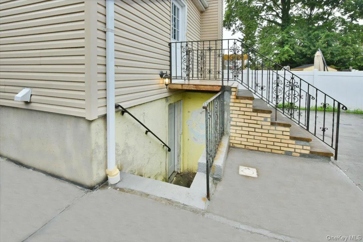 8135 166th Street, New York, NY, 3 Bedrooms Bedrooms, 7 Rooms Rooms,3 BathroomsBathrooms,Residential,For Rent,166th,0,917287 8135 166th Street, New York, NY, 3 Bedrooms Bedrooms, 7 Rooms Rooms,3 BathroomsBathrooms,Residential,For Rent,166th,0,917287