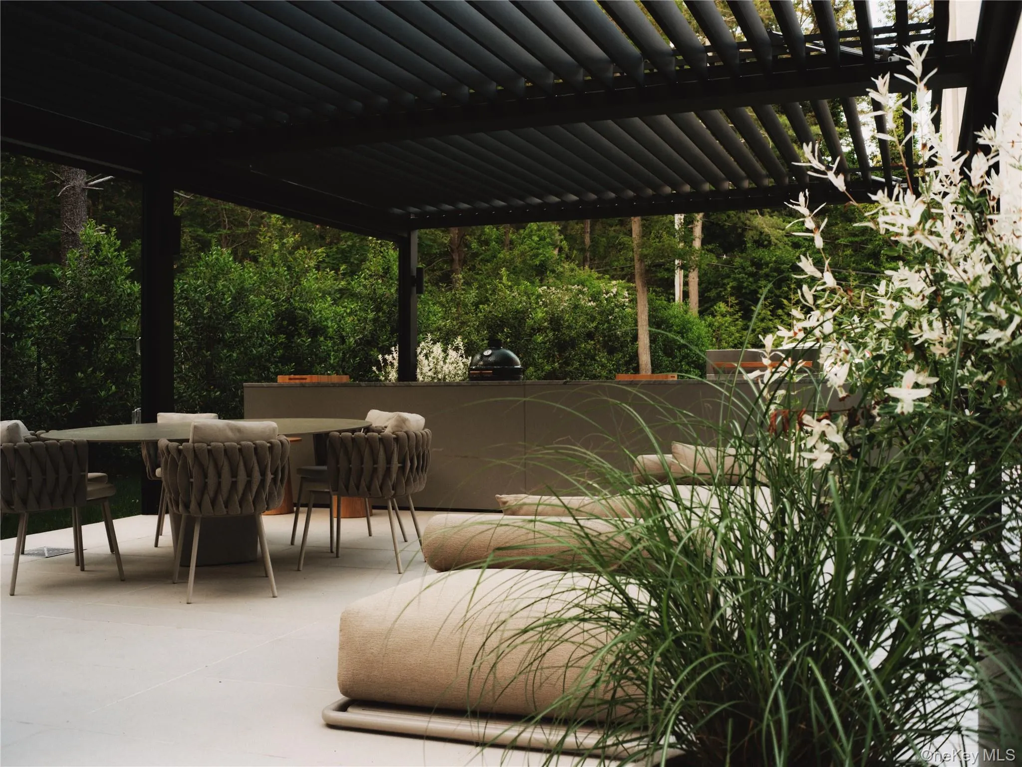 Patio w/ automatic closing awning & outdoor kitchen Patio w/ automatic closing awning & outdoor kitchen
