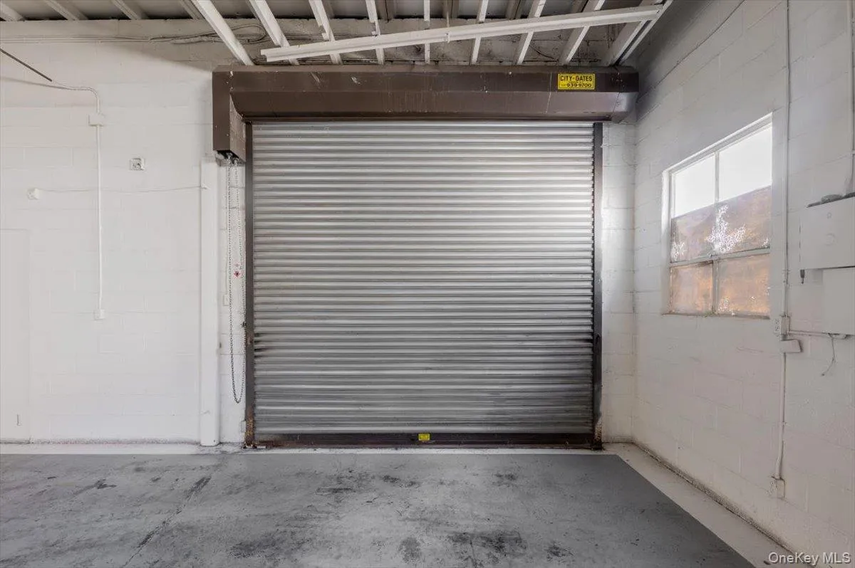 Overhead Drive In with electric gate Overhead Drive In with electric gate