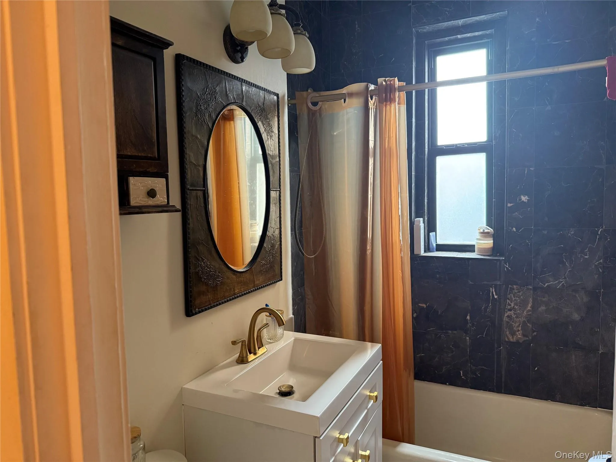 Full bath with vanity and shower / tub combo Full bath with vanity and shower / tub combo