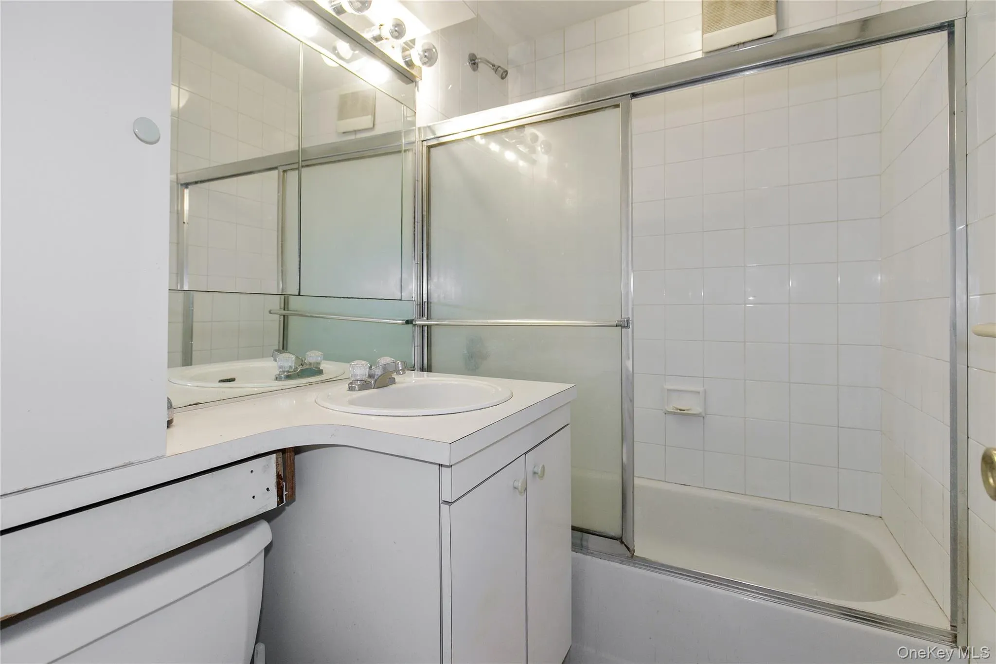15 Canterbury Road, North Hempstead, NY, 1 Room Rooms,1 BathroomBathrooms,Residential,For Rent,Canterbury,0,917638 15 Canterbury Road, North Hempstead, NY, 1 Room Rooms,1 BathroomBathrooms,Residential,For Rent,Canterbury,0,917638