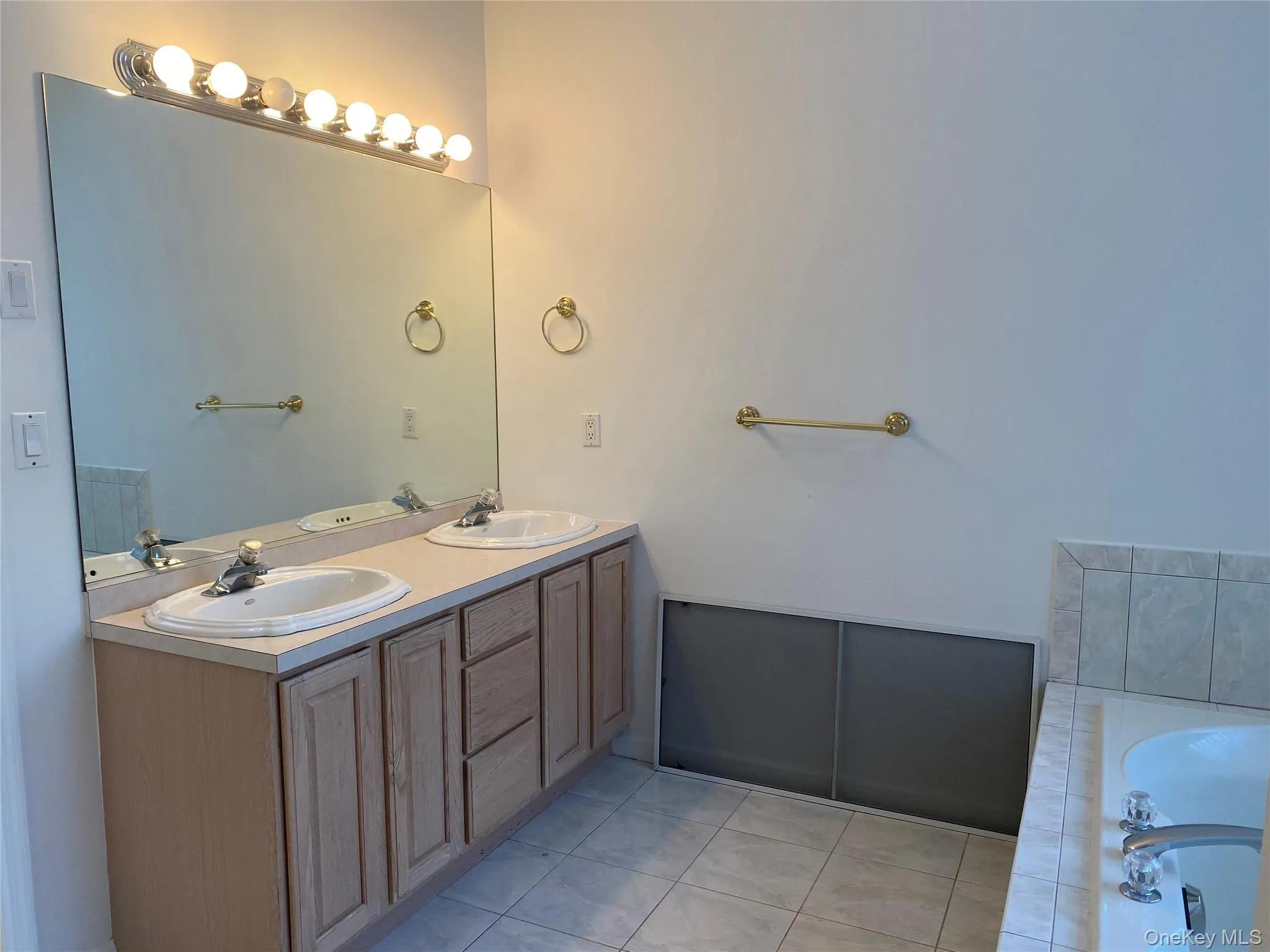 Bright Primary Bathroom with a tub, double vanity Bright Primary Bathroom with a tub, double vanity