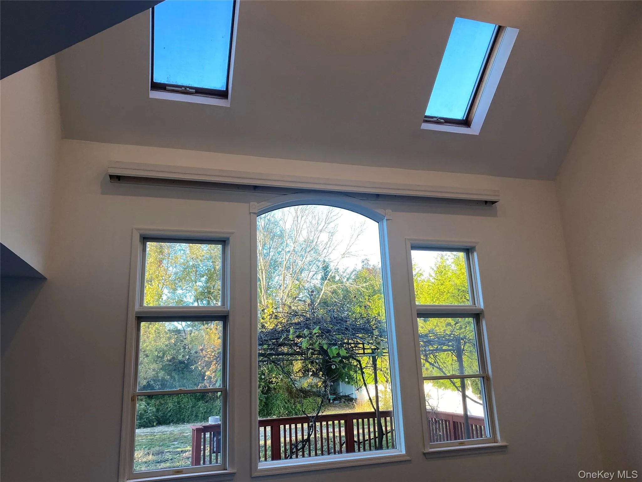 Beautiful wall of windows overlooking the Large Backyard! Beautiful wall of windows overlooking the Large Backyard!