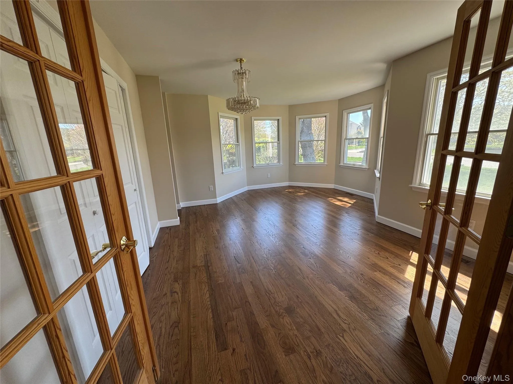 Office/ Entertainment Room. Office/ Entertainment Room.