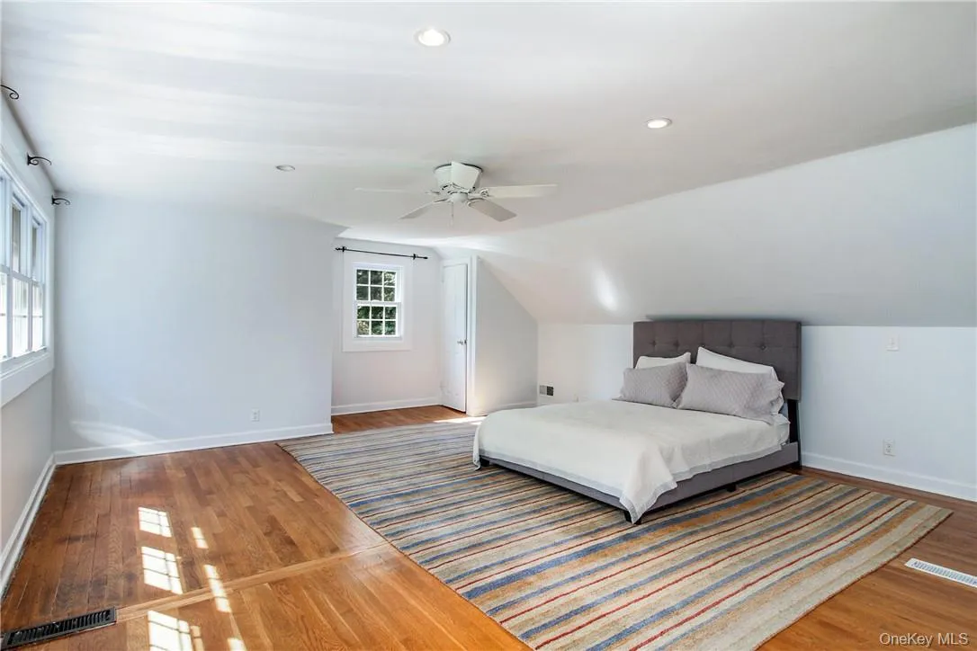 2nd primary bedroom on the top floor with ensuite bathroom 2nd primary bedroom on the top floor with ensuite bathroom