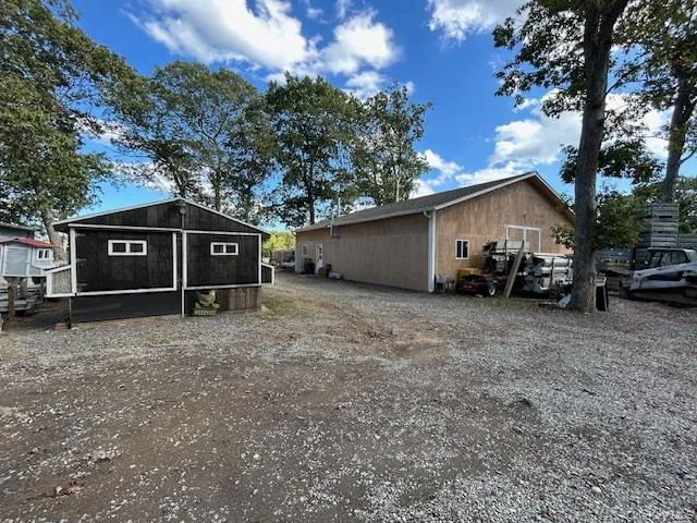 View featuring outbuildings View featuring outbuildings
