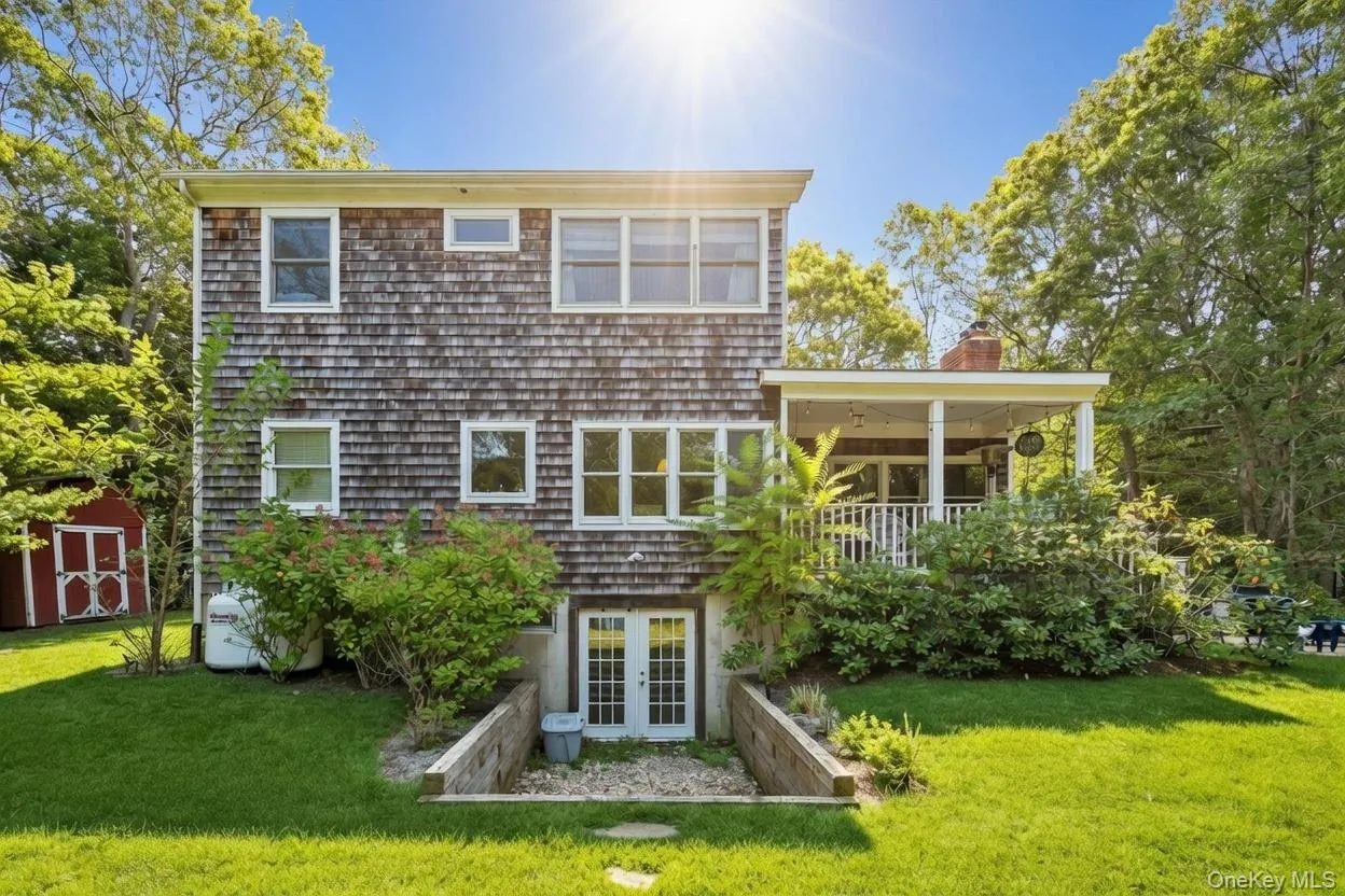20 HOWARD ST, East Hampton, NY, 3 Bedrooms Bedrooms, 6 Rooms Rooms,2 BathroomsBathrooms,Residential Lease,For Rent,HOWARD ST,0,918337 20 HOWARD ST, East Hampton, NY, 3 Bedrooms Bedrooms, 6 Rooms Rooms,2 BathroomsBathrooms,Residential Lease,For Rent,HOWARD ST,0,918337