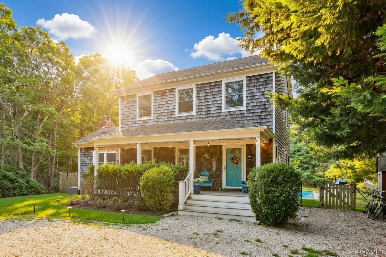 20 HOWARD ST, East Hampton, NY, 3 Bedrooms Bedrooms, 6 Rooms Rooms,2 BathroomsBathrooms,Residential Lease,For Rent,HOWARD ST,0,918337 20 HOWARD ST, East Hampton, NY, 3 Bedrooms Bedrooms, 6 Rooms Rooms,2 BathroomsBathrooms,Residential Lease,For Rent,HOWARD ST,0,918337