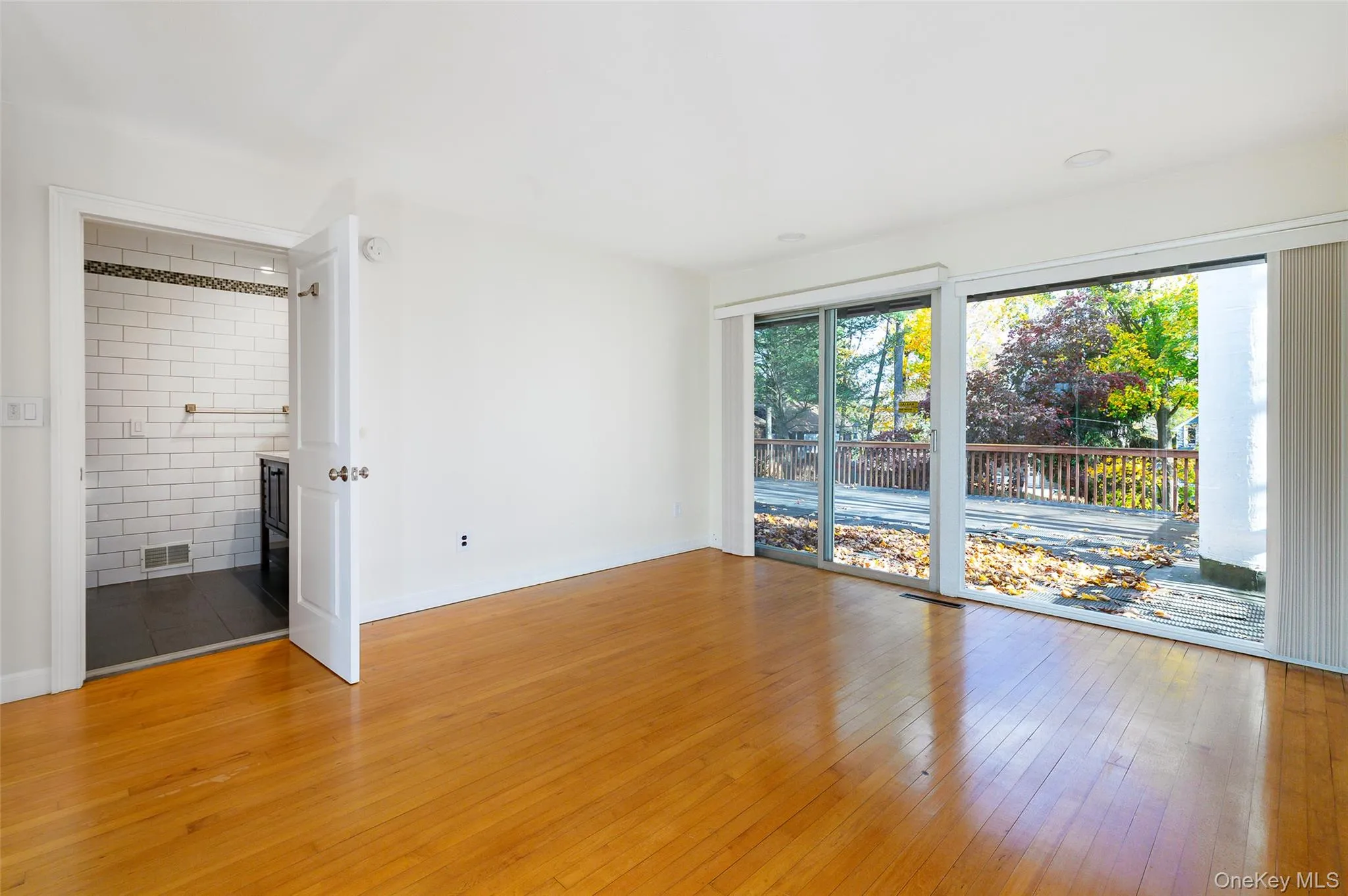 light hardwood / wood-style flooring light hardwood / wood-style flooring