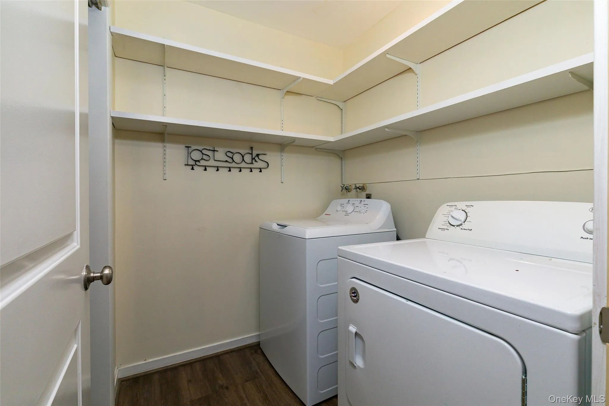 7 Ferris Lane, Poughkeepsie, NY, 5 Bedrooms Bedrooms, 16 Rooms Rooms,2 BathroomsBathrooms,Residential,For Rent,Ferris,0,918376 7 Ferris Lane, Poughkeepsie, NY, 5 Bedrooms Bedrooms, 16 Rooms Rooms,2 BathroomsBathrooms,Residential,For Rent,Ferris,0,918376