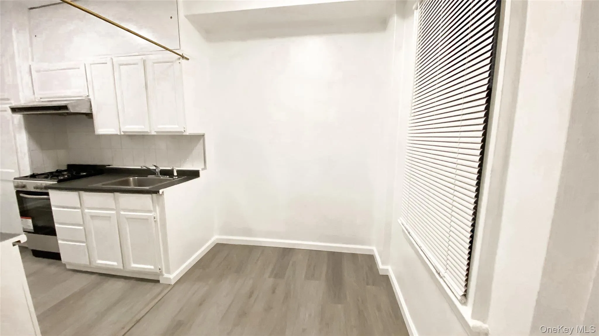 42-33 Kissena Boulevard, New York, NY, 1 Bedroom Bedrooms, 4 Rooms Rooms,1 BathroomBathrooms,Residential Lease,Idx,Kissena,0,918516 42-33 Kissena Boulevard, New York, NY, 1 Bedroom Bedrooms, 4 Rooms Rooms,1 BathroomBathrooms,Residential Lease,Idx,Kissena,0,918516