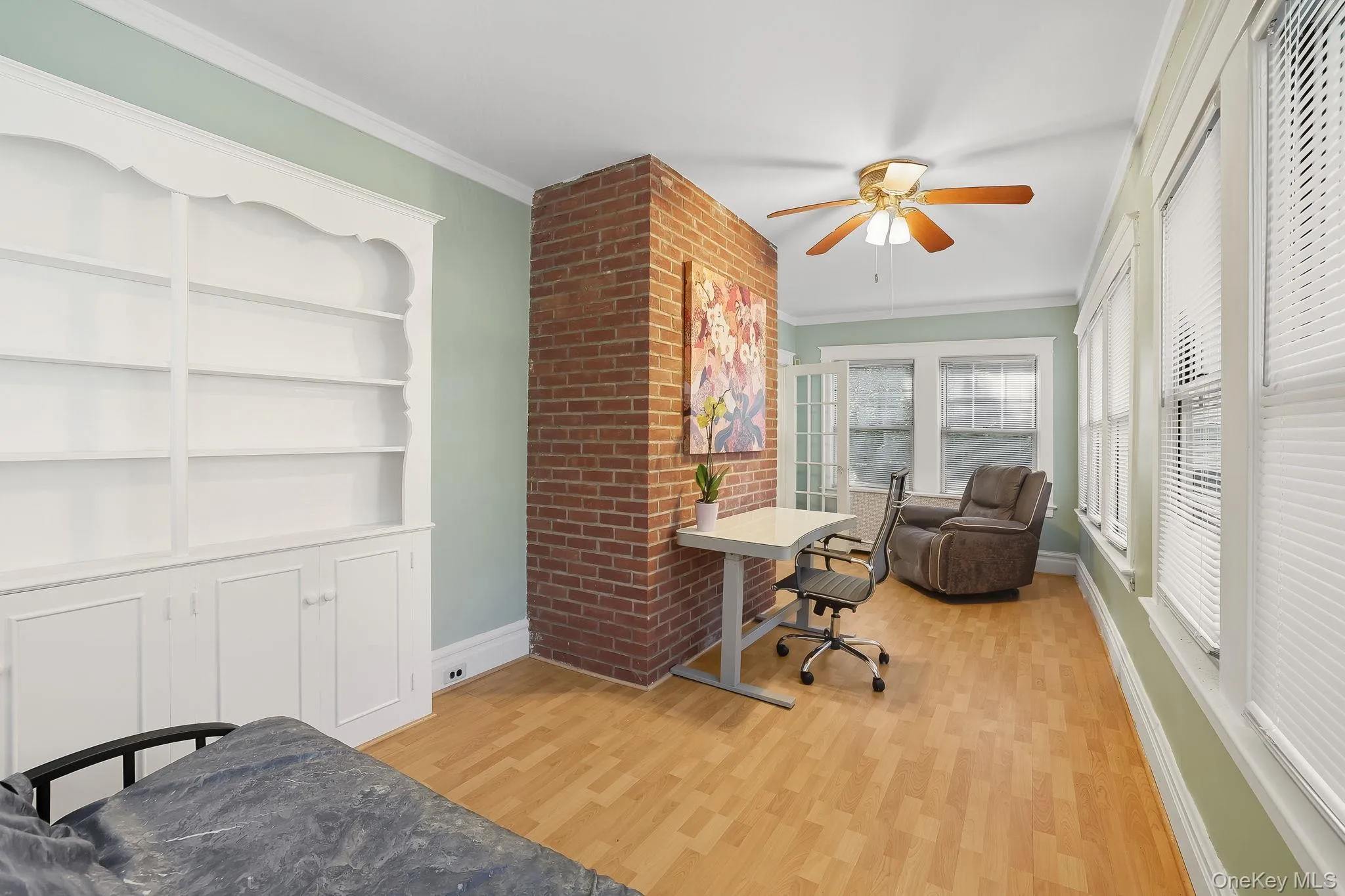 features, crown molding, light wood finished floors, and a ceiling fan features, crown molding, light wood finished floors, and a ceiling fan